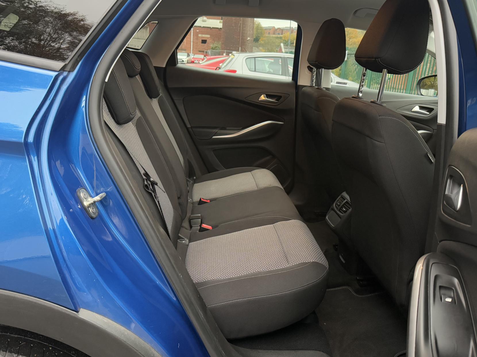 Vauxhall Grandland X 1.6 Turbo D BlueInjection SE SUV 5dr Diesel Auto Euro 6 (s/s) (120 ps)