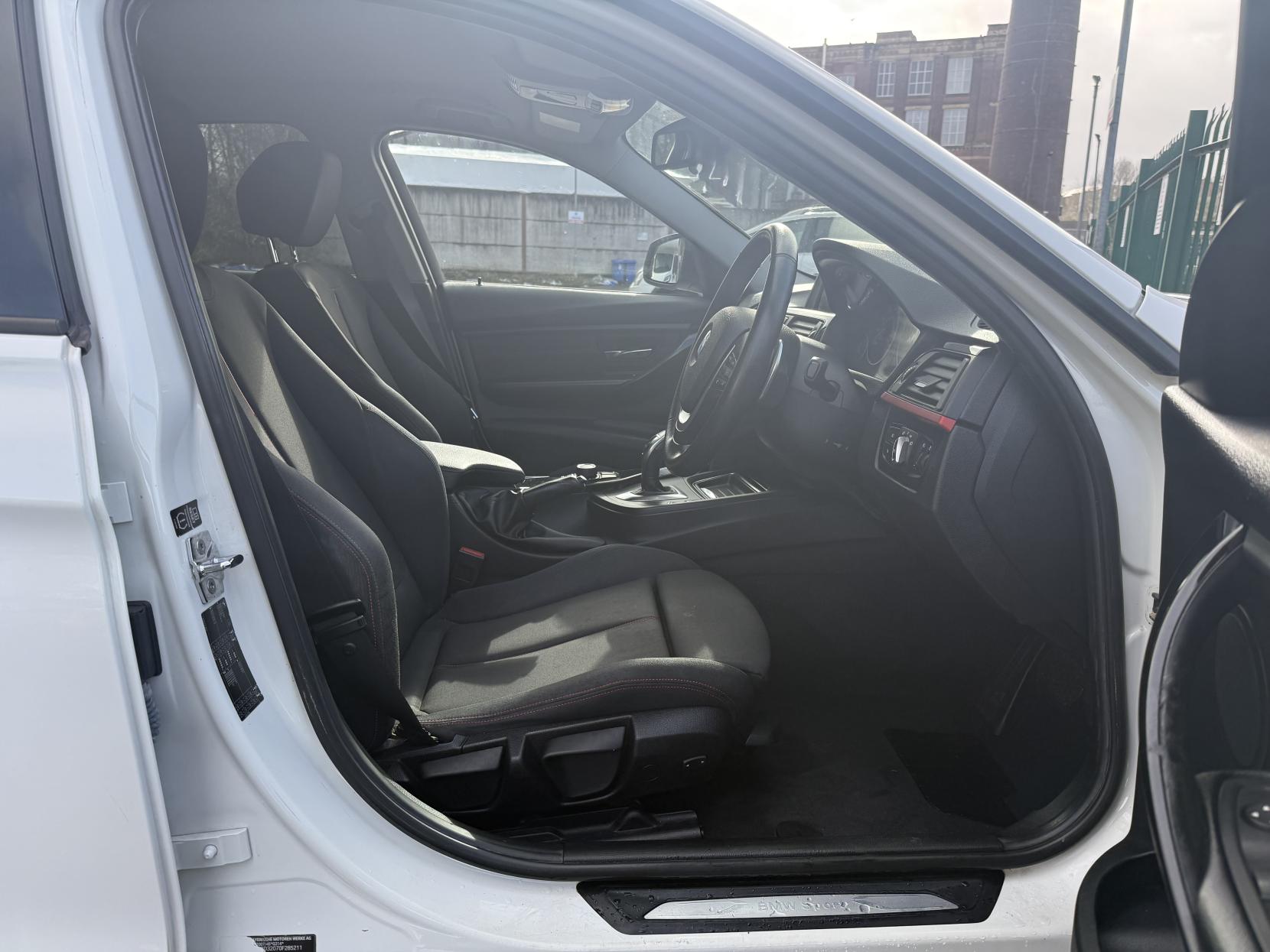 BMW 3 Series 2.0 320d Sport Saloon 4dr Diesel Auto Euro 5 (s/s) (184 ps)