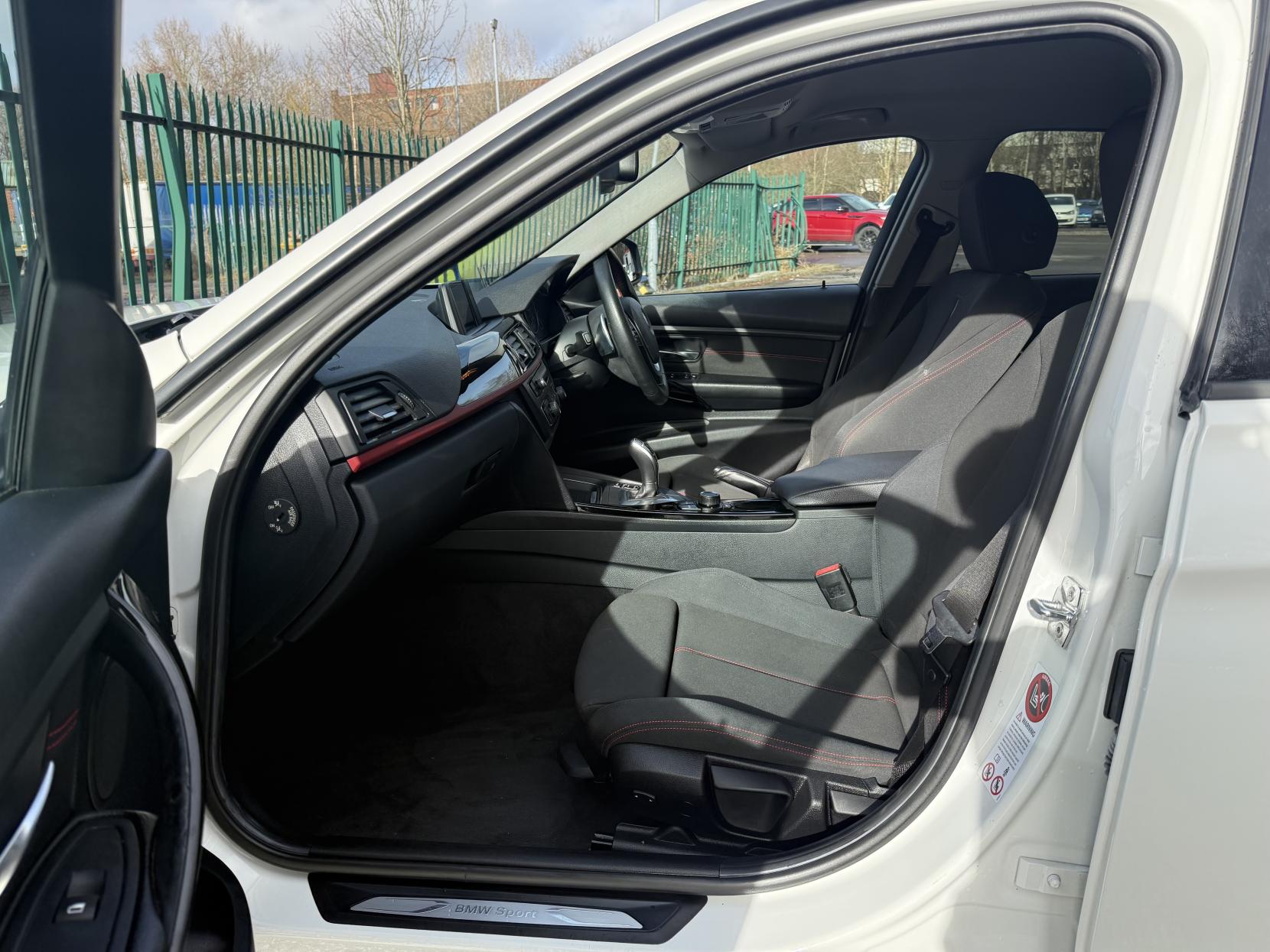 BMW 3 Series 2.0 320d Sport Saloon 4dr Diesel Auto Euro 5 (s/s) (184 ps)