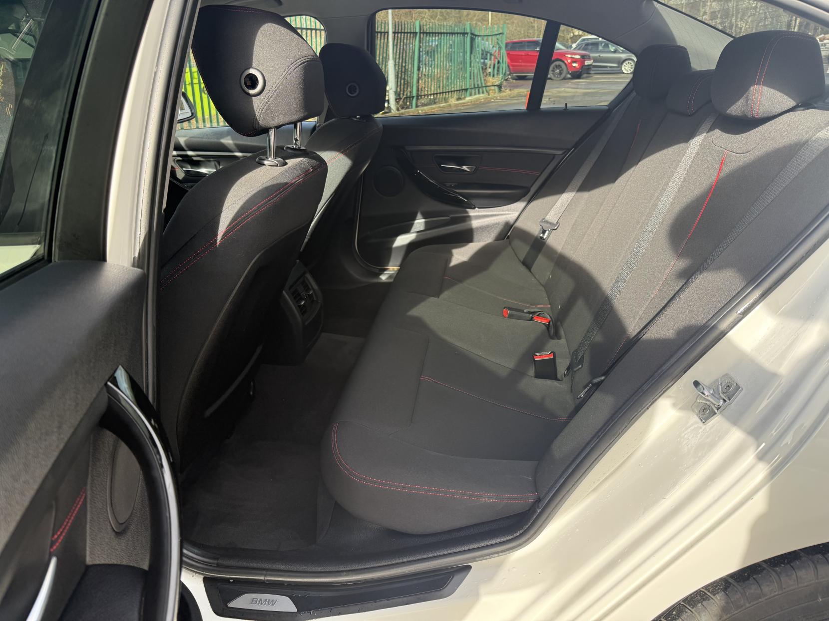 BMW 3 Series 2.0 320d Sport Saloon 4dr Diesel Auto Euro 5 (s/s) (184 ps)