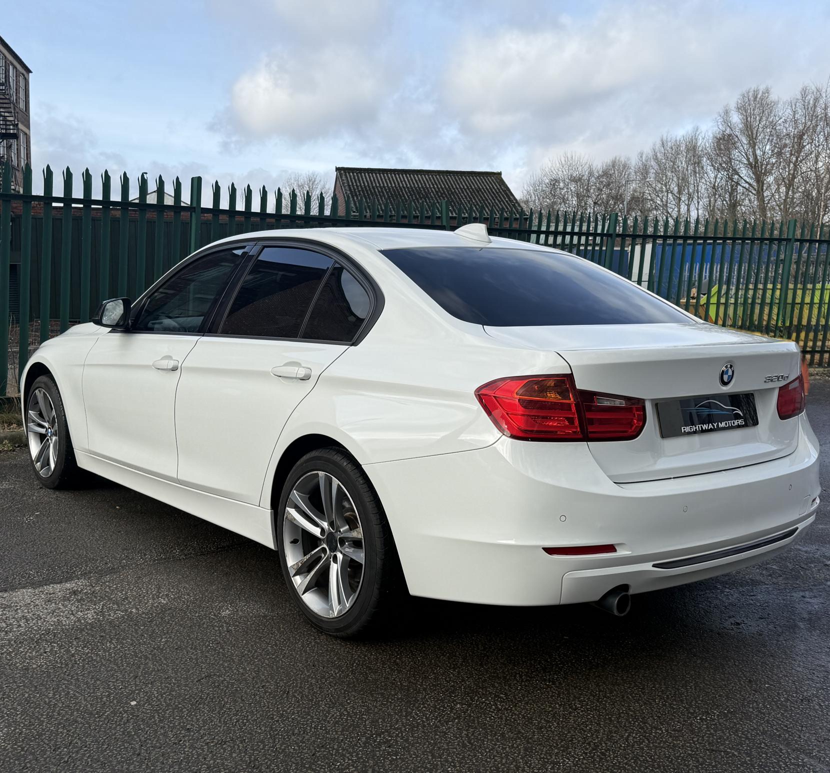 BMW 3 Series 2.0 320d Sport Saloon 4dr Diesel Auto Euro 5 (s/s) (184 ps)
