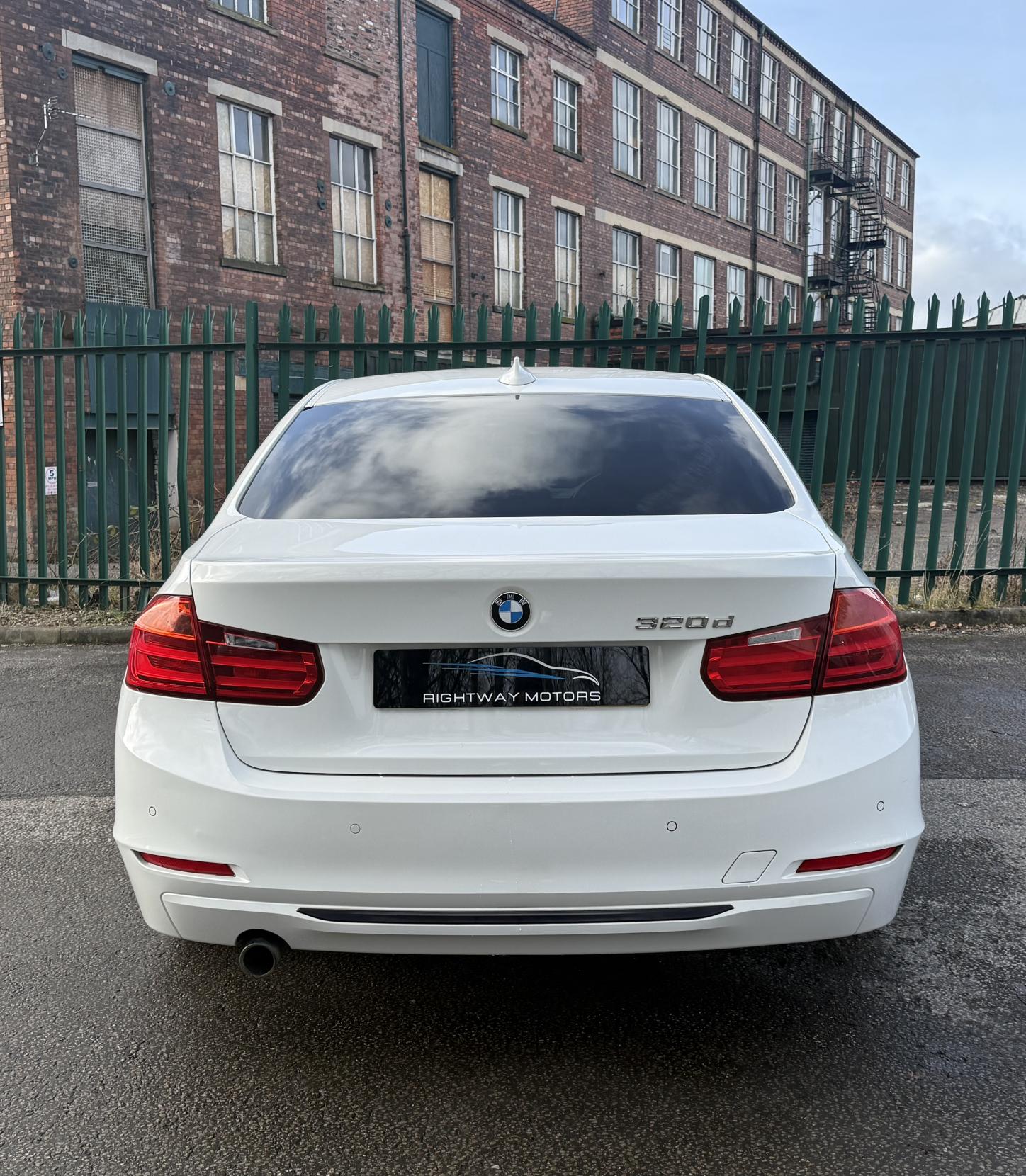 BMW 3 Series 2.0 320d Sport Saloon 4dr Diesel Auto Euro 5 (s/s) (184 ps)