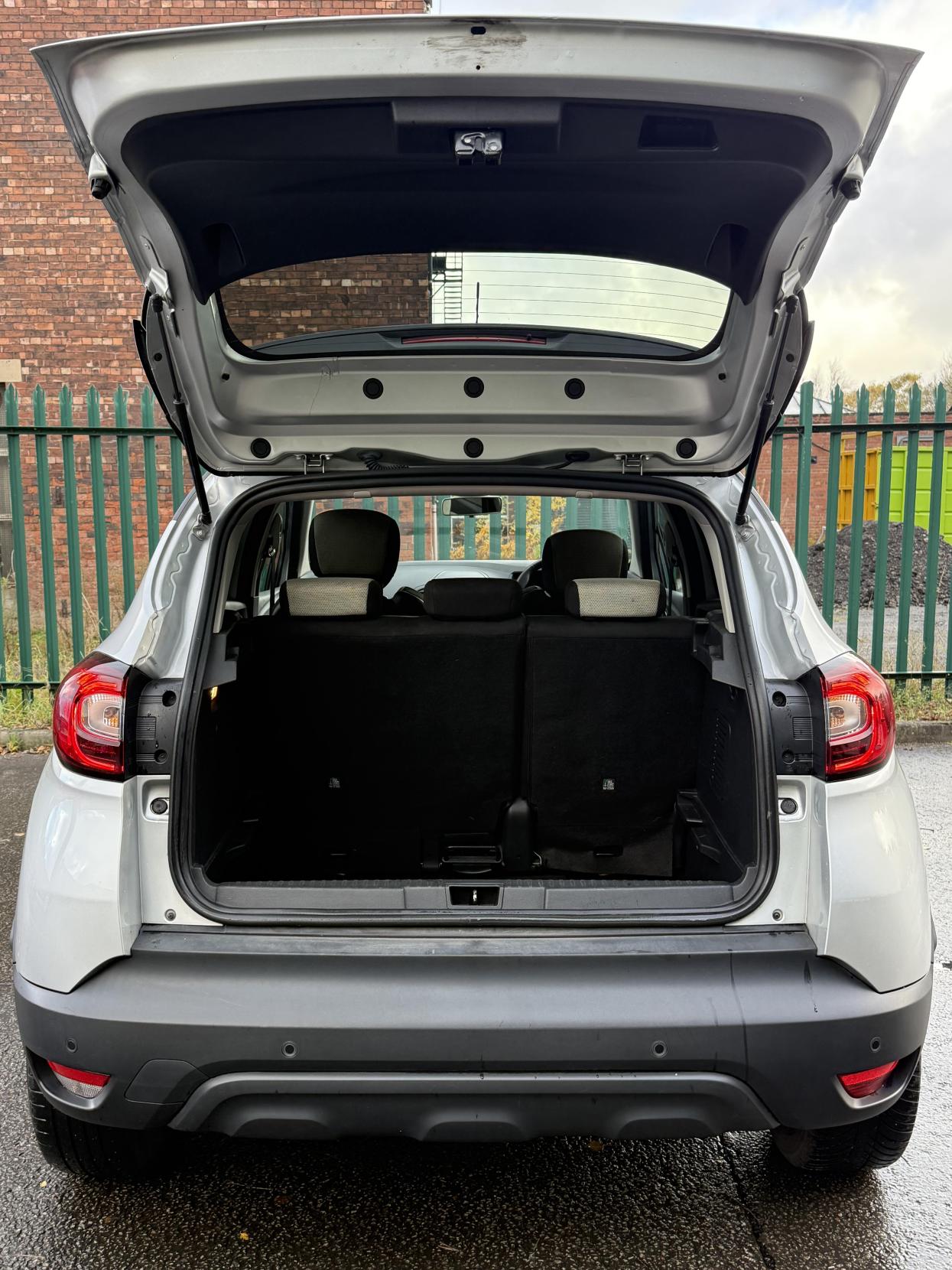 Renault Captur 0.9 TCe ENERGY Iconic SUV 5dr Petrol Manual Euro 6 (s/s) (90 ps)