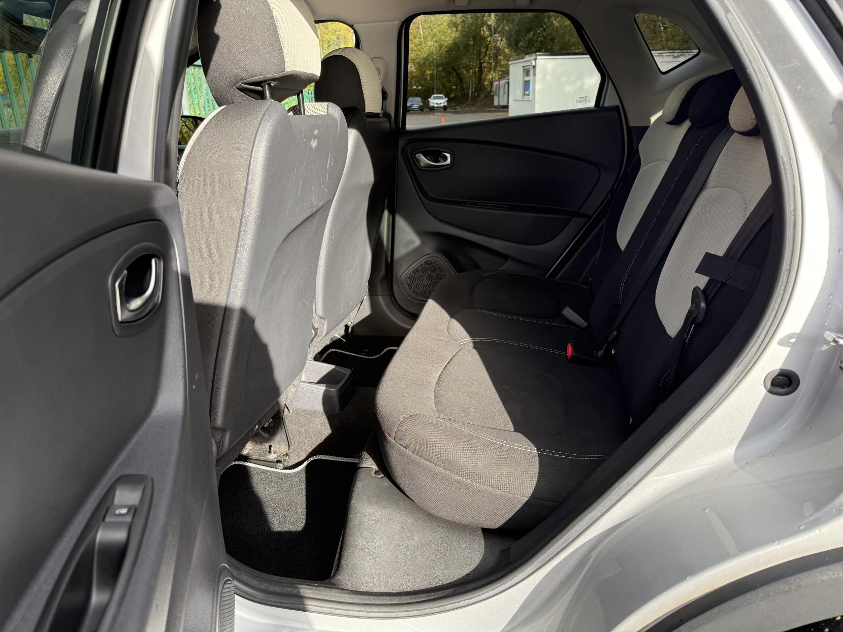 Renault Captur 0.9 TCe ENERGY Iconic SUV 5dr Petrol Manual Euro 6 (s/s) (90 ps)