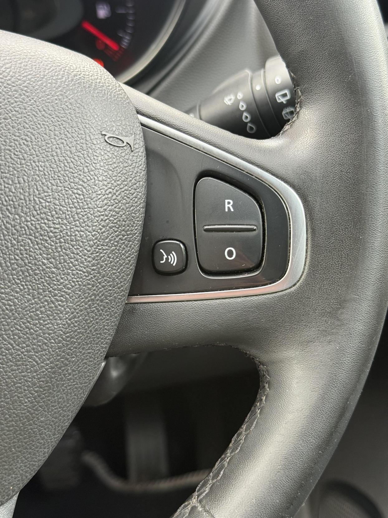 Renault Captur 0.9 TCe ENERGY Iconic SUV 5dr Petrol Manual Euro 6 (s/s) (90 ps)