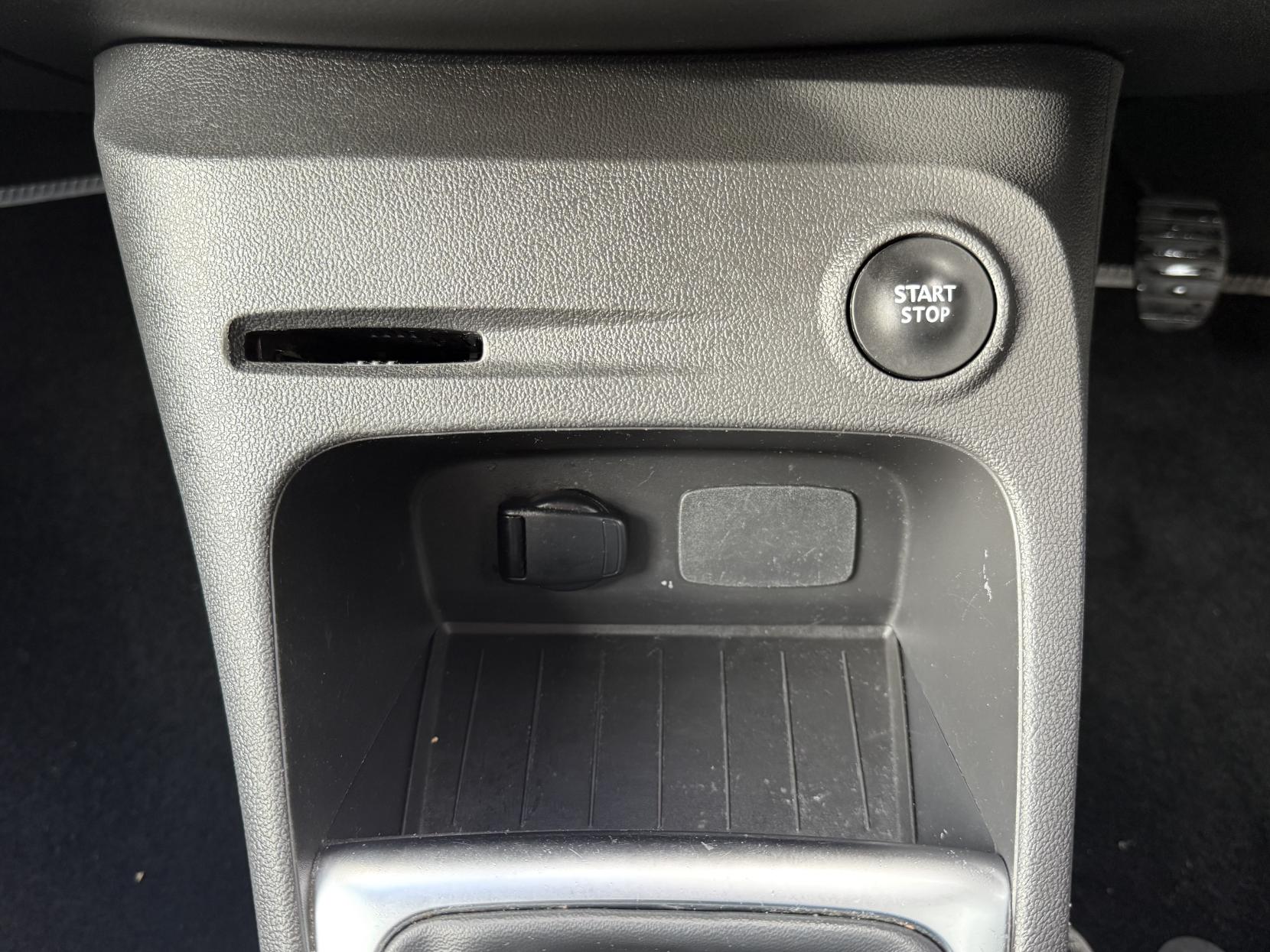 Renault Captur 0.9 TCe ENERGY Iconic SUV 5dr Petrol Manual Euro 6 (s/s) (90 ps)