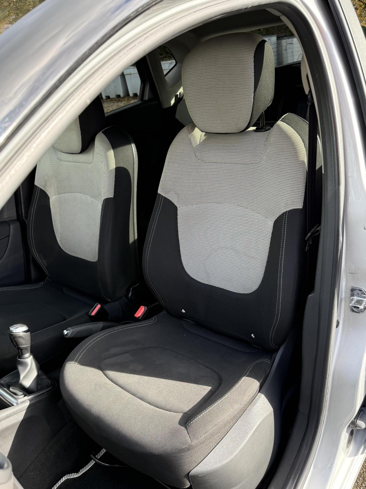 Renault Captur 0.9 TCe ENERGY Iconic SUV 5dr Petrol Manual Euro 6 (s/s) (90 ps)