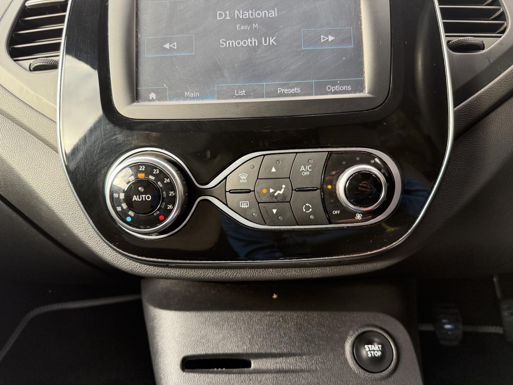 Renault Captur 0.9 TCe ENERGY Iconic SUV 5dr Petrol Manual Euro 6 (s/s) (90 ps)