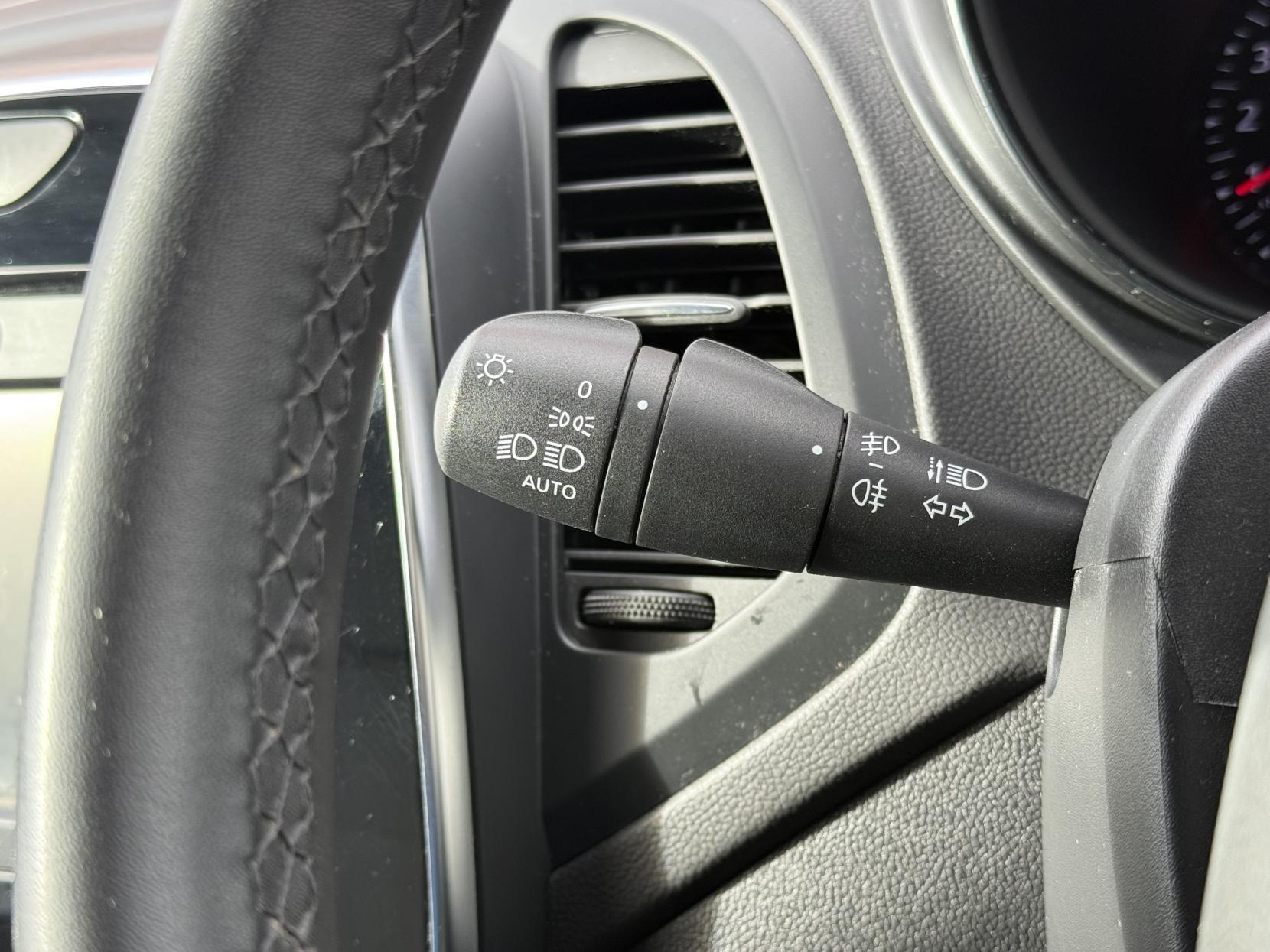 Renault Captur 0.9 TCe ENERGY Iconic SUV 5dr Petrol Manual Euro 6 (s/s) (90 ps)