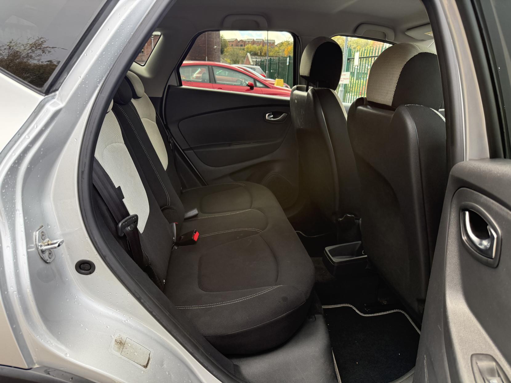 Renault Captur 0.9 TCe ENERGY Iconic SUV 5dr Petrol Manual Euro 6 (s/s) (90 ps)