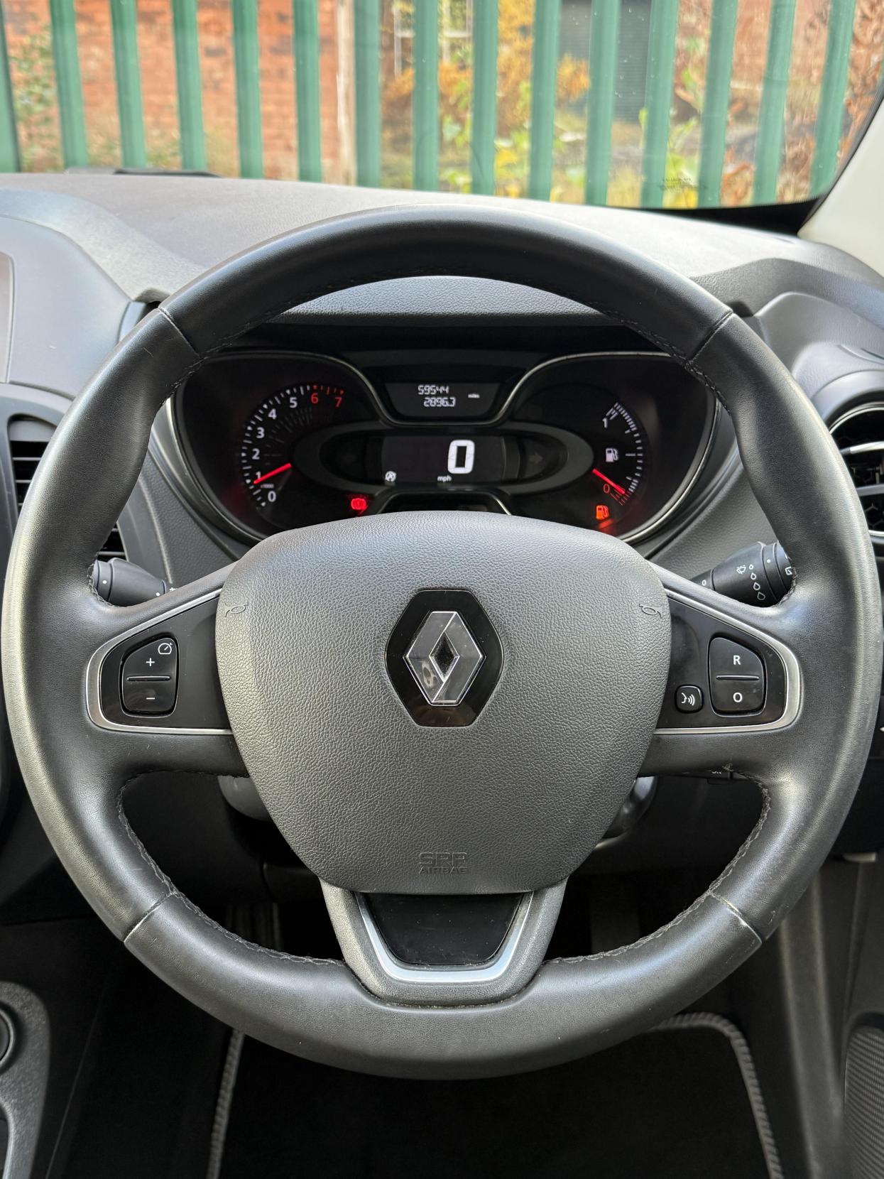 Renault Captur 0.9 TCe ENERGY Iconic SUV 5dr Petrol Manual Euro 6 (s/s) (90 ps)