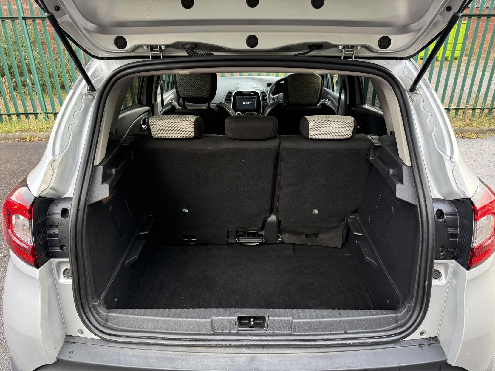 Renault Captur 0.9 TCe ENERGY Iconic SUV 5dr Petrol Manual Euro 6 (s/s) (90 ps)