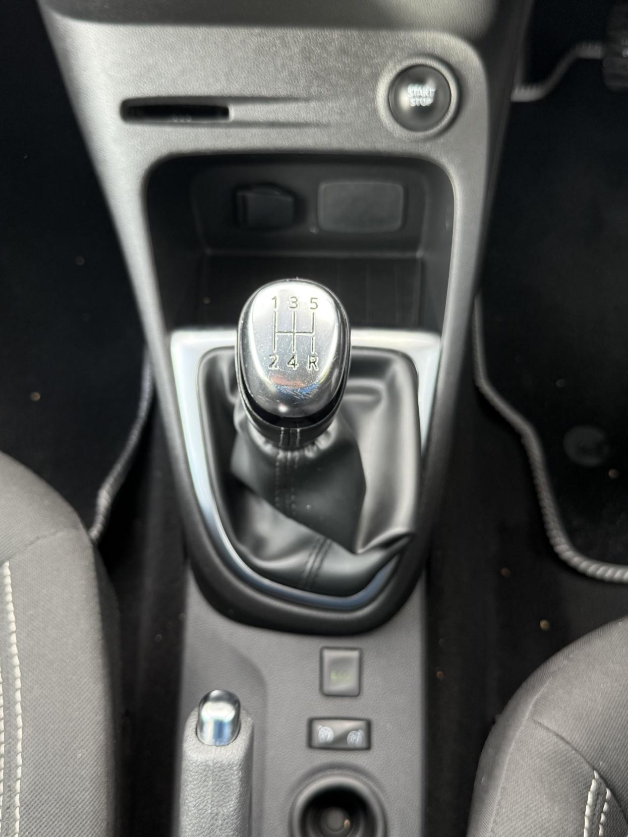 Renault Captur 0.9 TCe ENERGY Iconic SUV 5dr Petrol Manual Euro 6 (s/s) (90 ps)