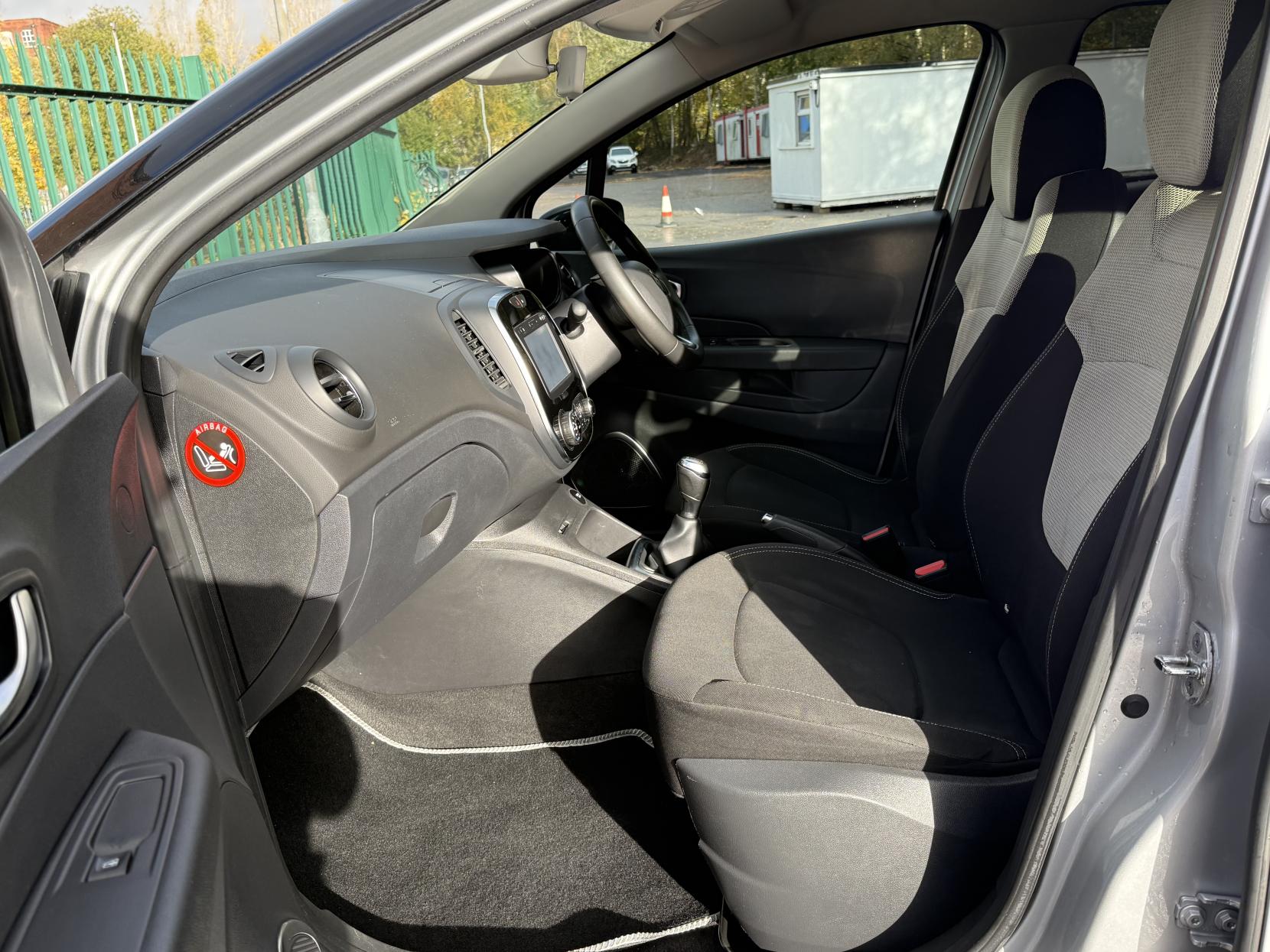 Renault Captur 0.9 TCe ENERGY Iconic SUV 5dr Petrol Manual Euro 6 (s/s) (90 ps)