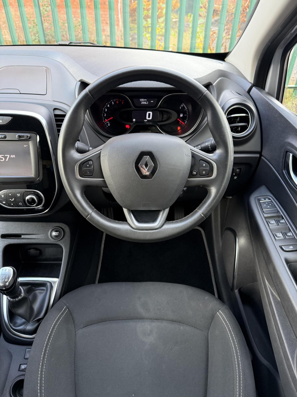 Renault Captur 0.9 TCe ENERGY Iconic SUV 5dr Petrol Manual Euro 6 (s/s) (90 ps)