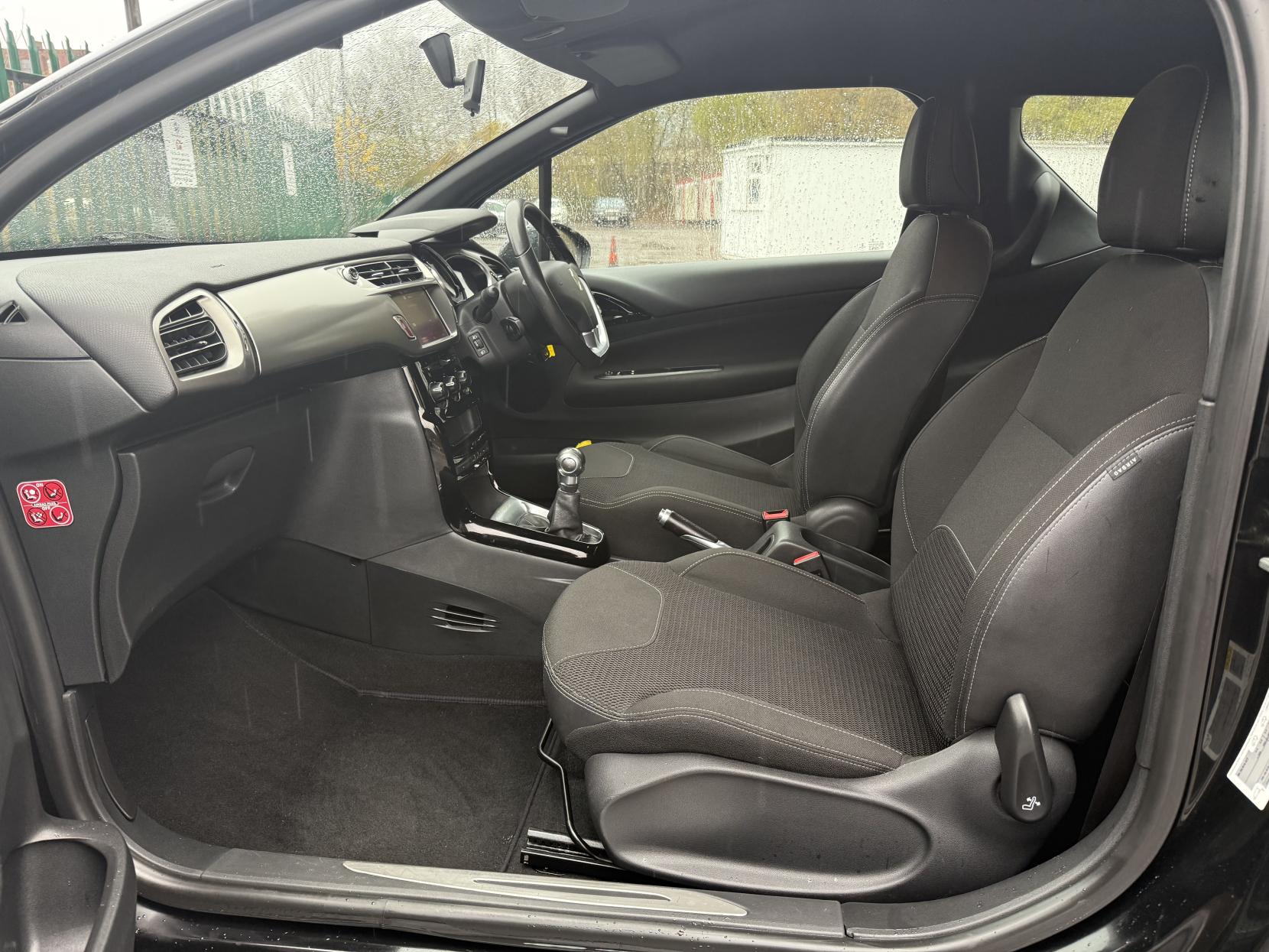 DS AUTOMOBILES DS 3 1.2 PureTech Chic Hatchback 3dr Petrol Manual Euro 6 (82 ps)