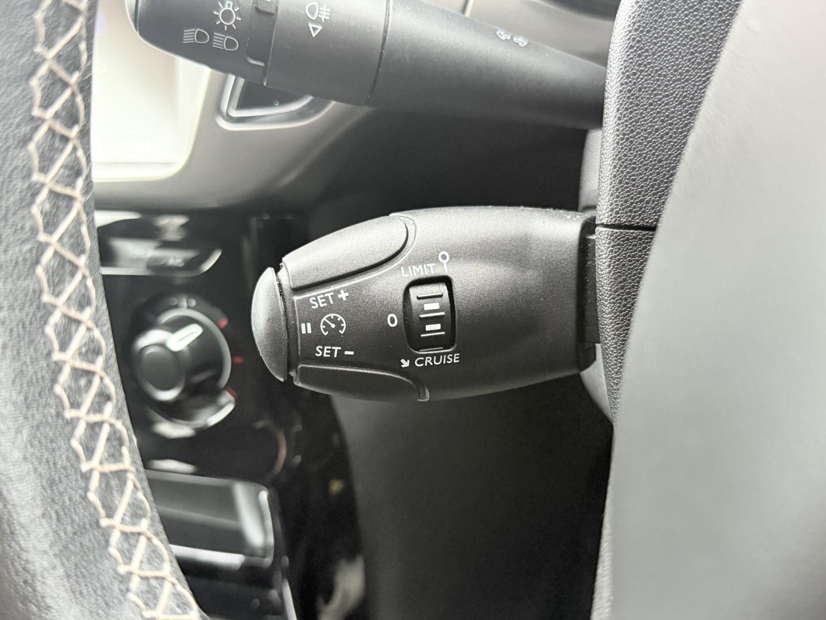 DS AUTOMOBILES DS 3 1.2 PureTech Chic Hatchback 3dr Petrol Manual Euro 6 (82 ps)