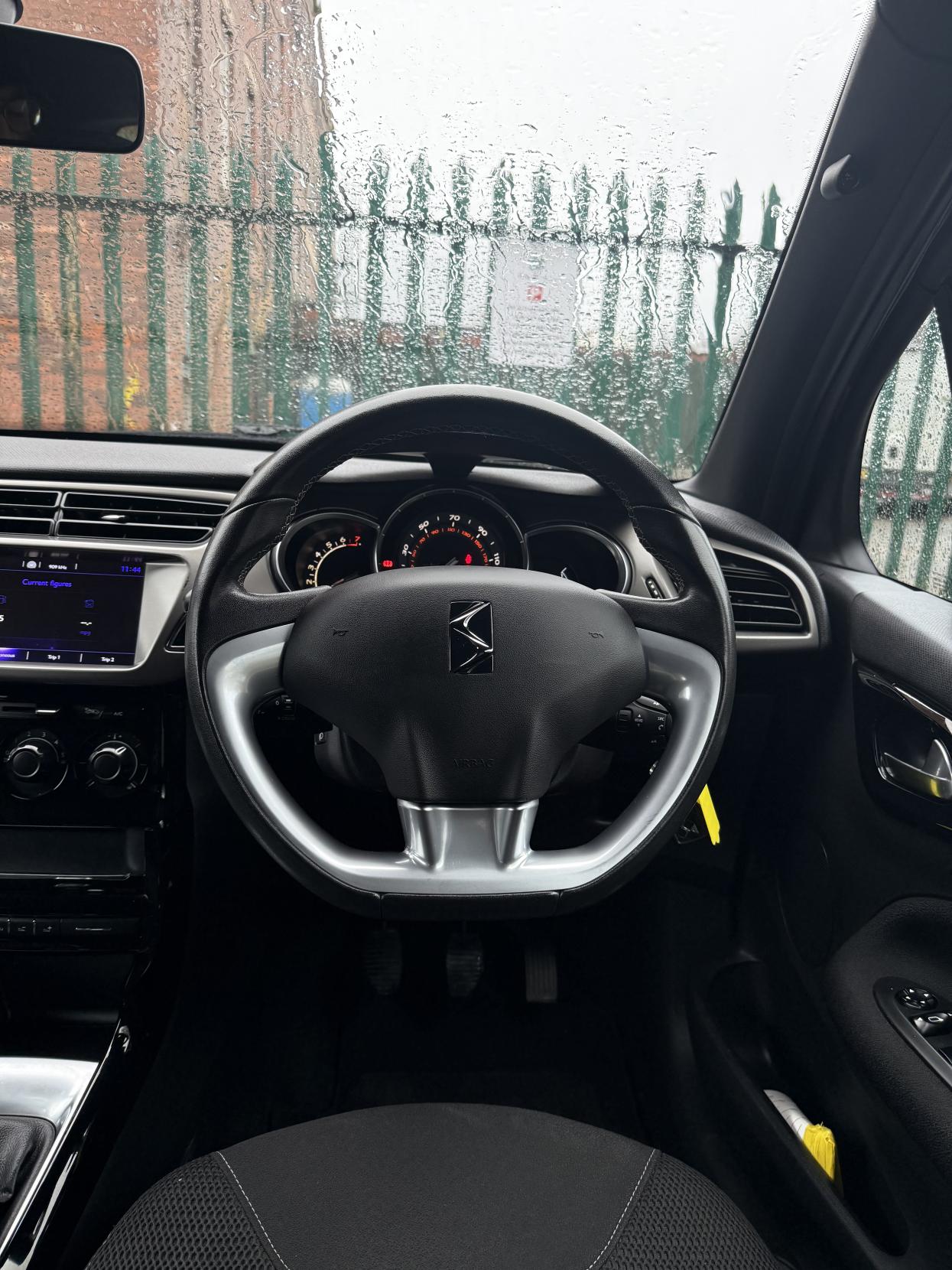 DS AUTOMOBILES DS 3 1.2 PureTech Chic Hatchback 3dr Petrol Manual Euro 6 (82 ps)