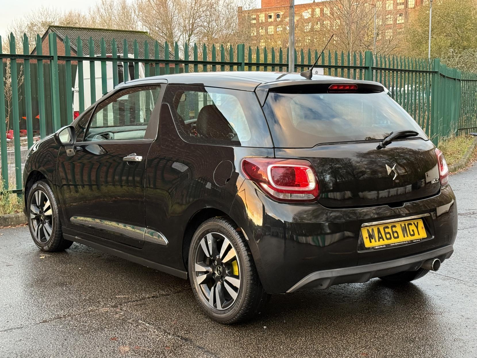 DS AUTOMOBILES DS 3 1.2 PureTech Chic Hatchback 3dr Petrol Manual Euro 6 (82 ps)