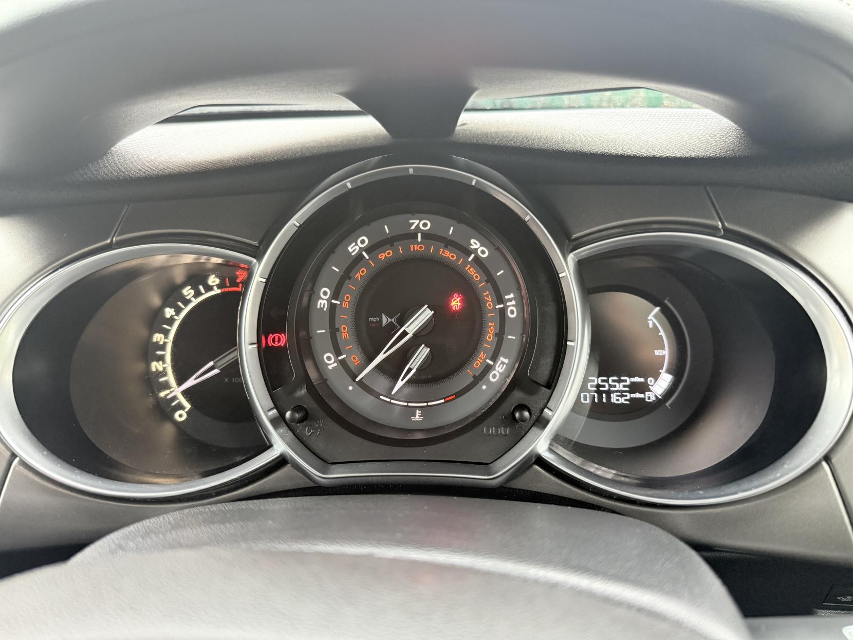 DS AUTOMOBILES DS 3 1.2 PureTech Chic Hatchback 3dr Petrol Manual Euro 6 (82 ps)