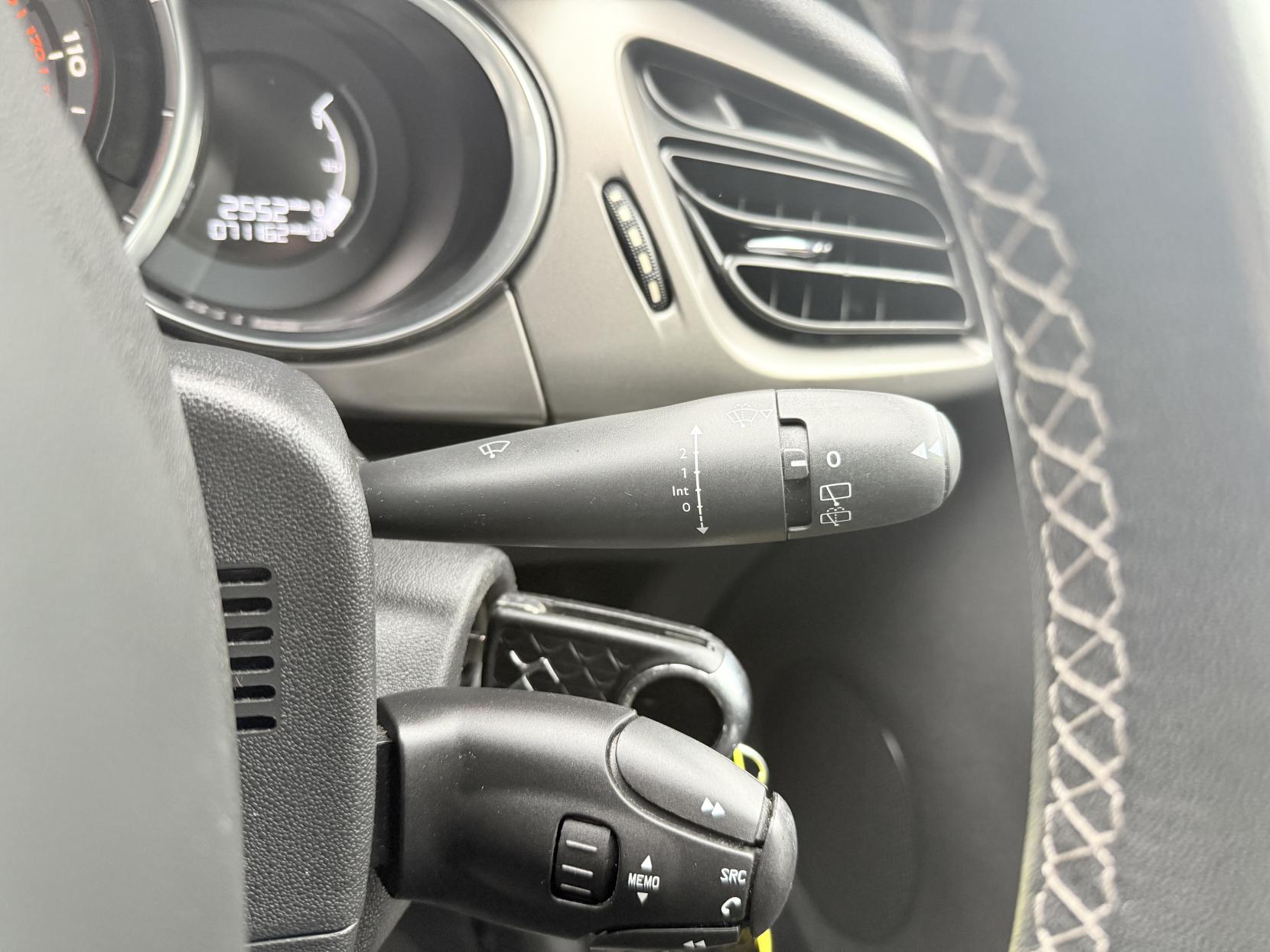 DS AUTOMOBILES DS 3 1.2 PureTech Chic Hatchback 3dr Petrol Manual Euro 6 (82 ps)