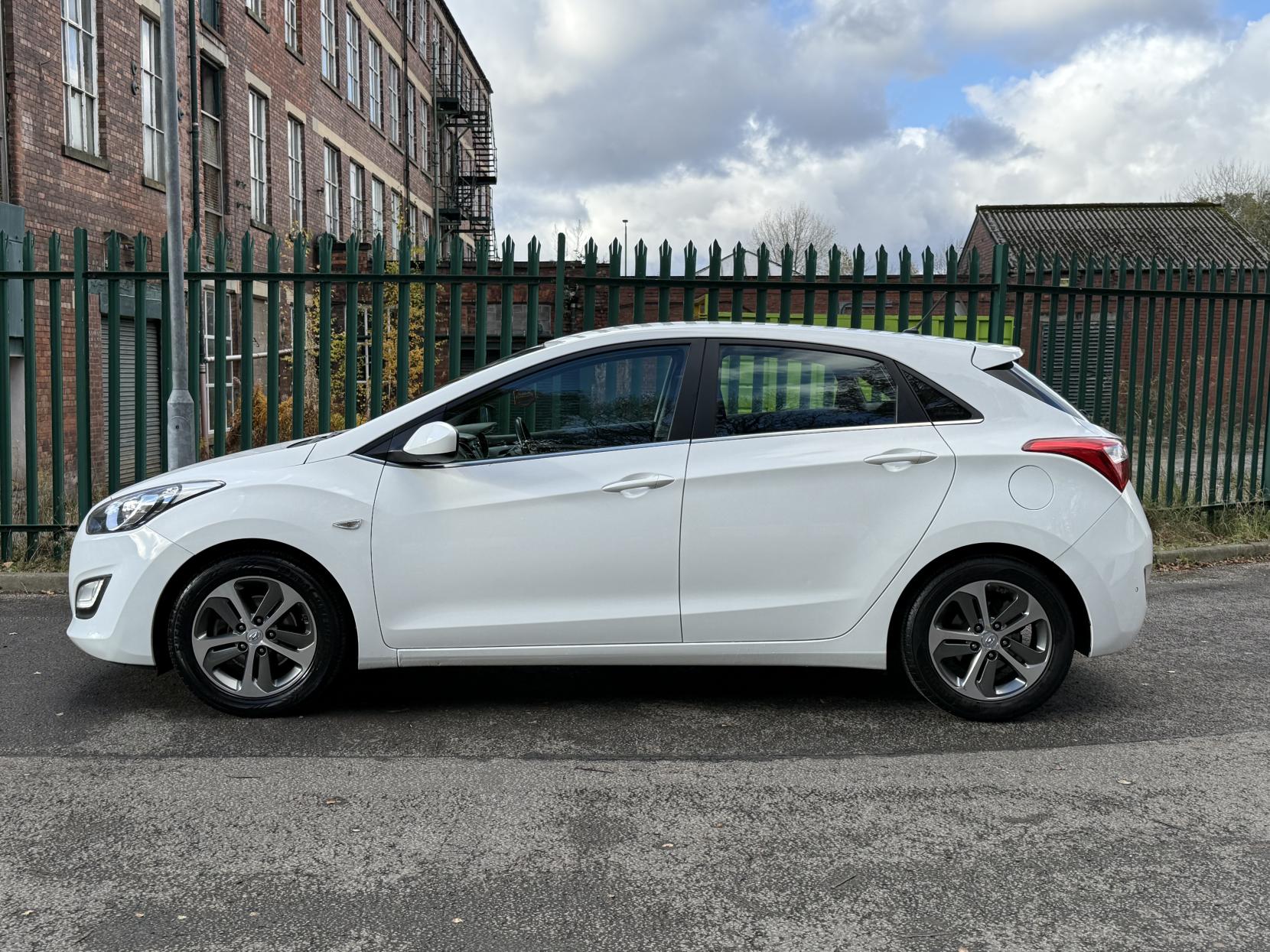 Hyundai i30 1.4 Blue Drive SE Hatchback 5dr Petrol Manual Euro 6 (s/s) (100 ps)