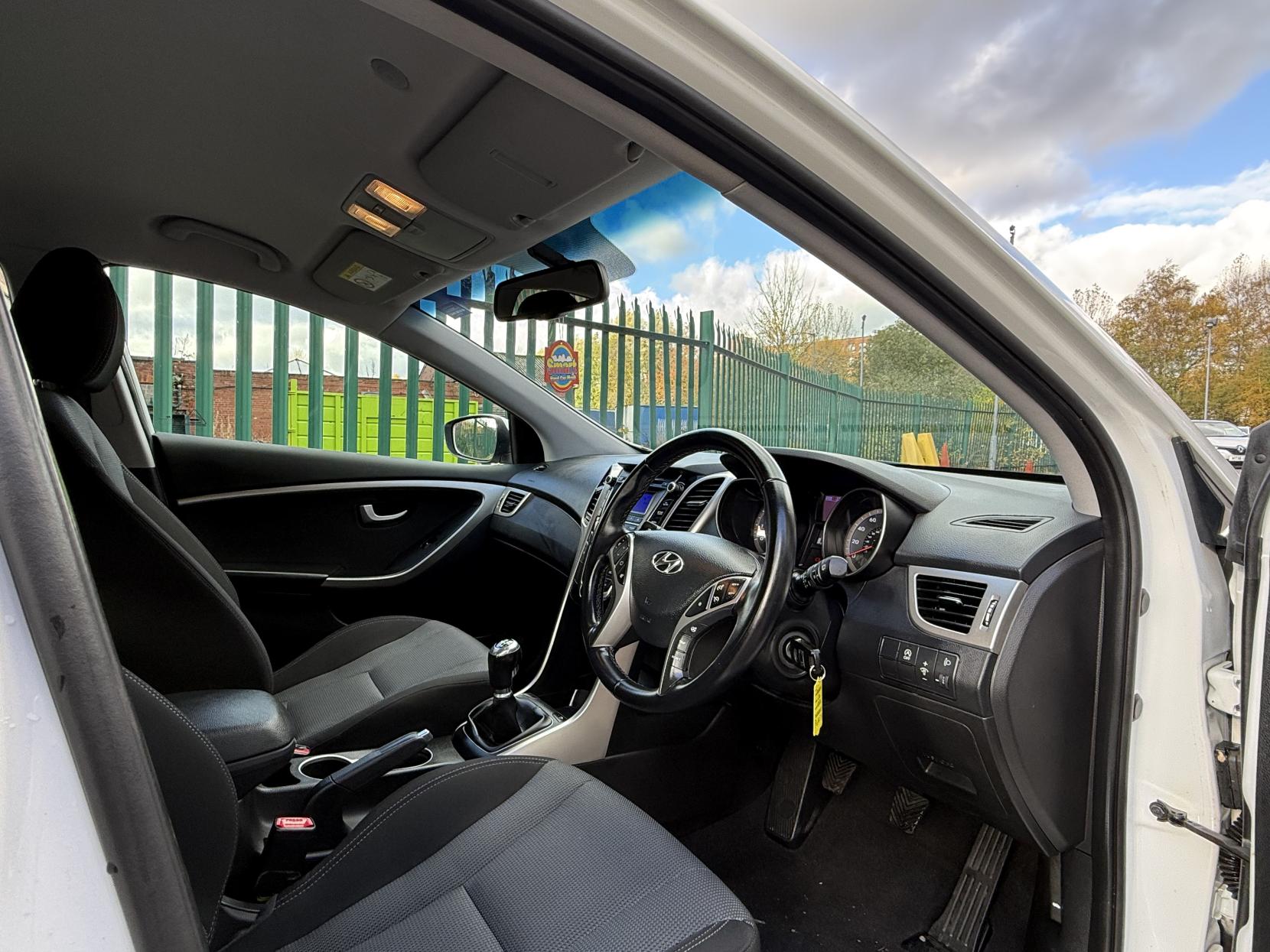 Hyundai i30 1.4 Blue Drive SE Hatchback 5dr Petrol Manual Euro 6 (s/s) (100 ps)