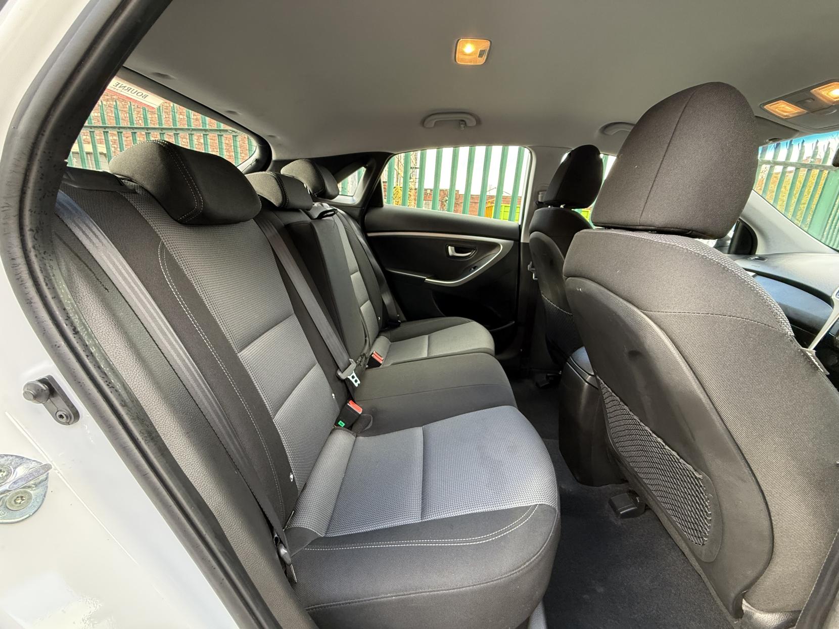 Hyundai i30 1.4 Blue Drive SE Hatchback 5dr Petrol Manual Euro 6 (s/s) (100 ps)