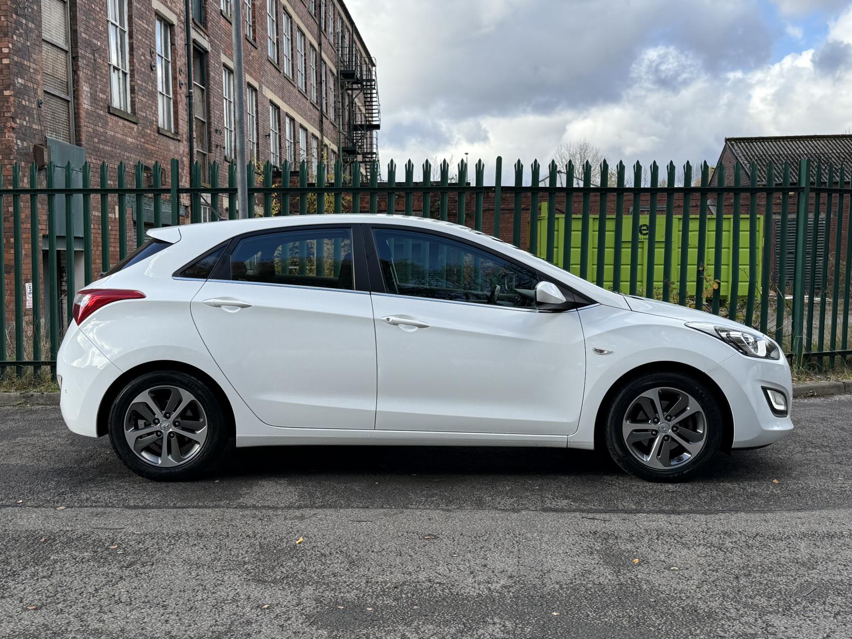 Hyundai i30 1.4 Blue Drive SE Hatchback 5dr Petrol Manual Euro 6 (s/s) (100 ps)