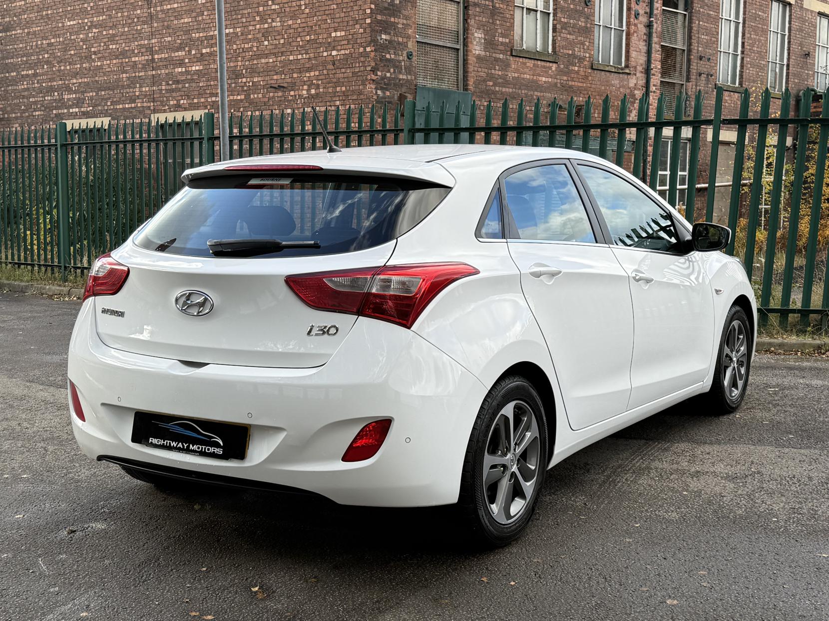 Hyundai i30 1.4 Blue Drive SE Hatchback 5dr Petrol Manual Euro 6 (s/s) (100 ps)