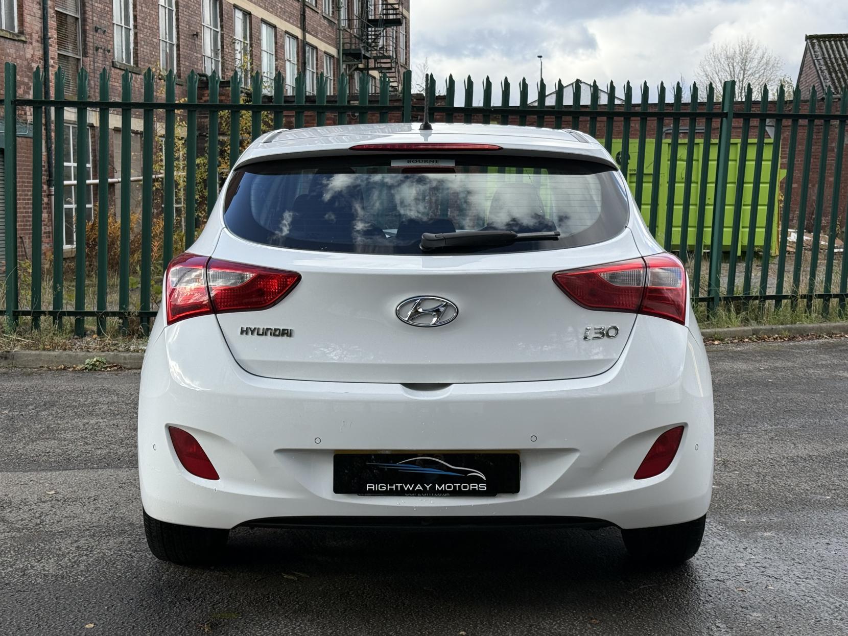 Hyundai i30 1.4 Blue Drive SE Hatchback 5dr Petrol Manual Euro 6 (s/s) (100 ps)