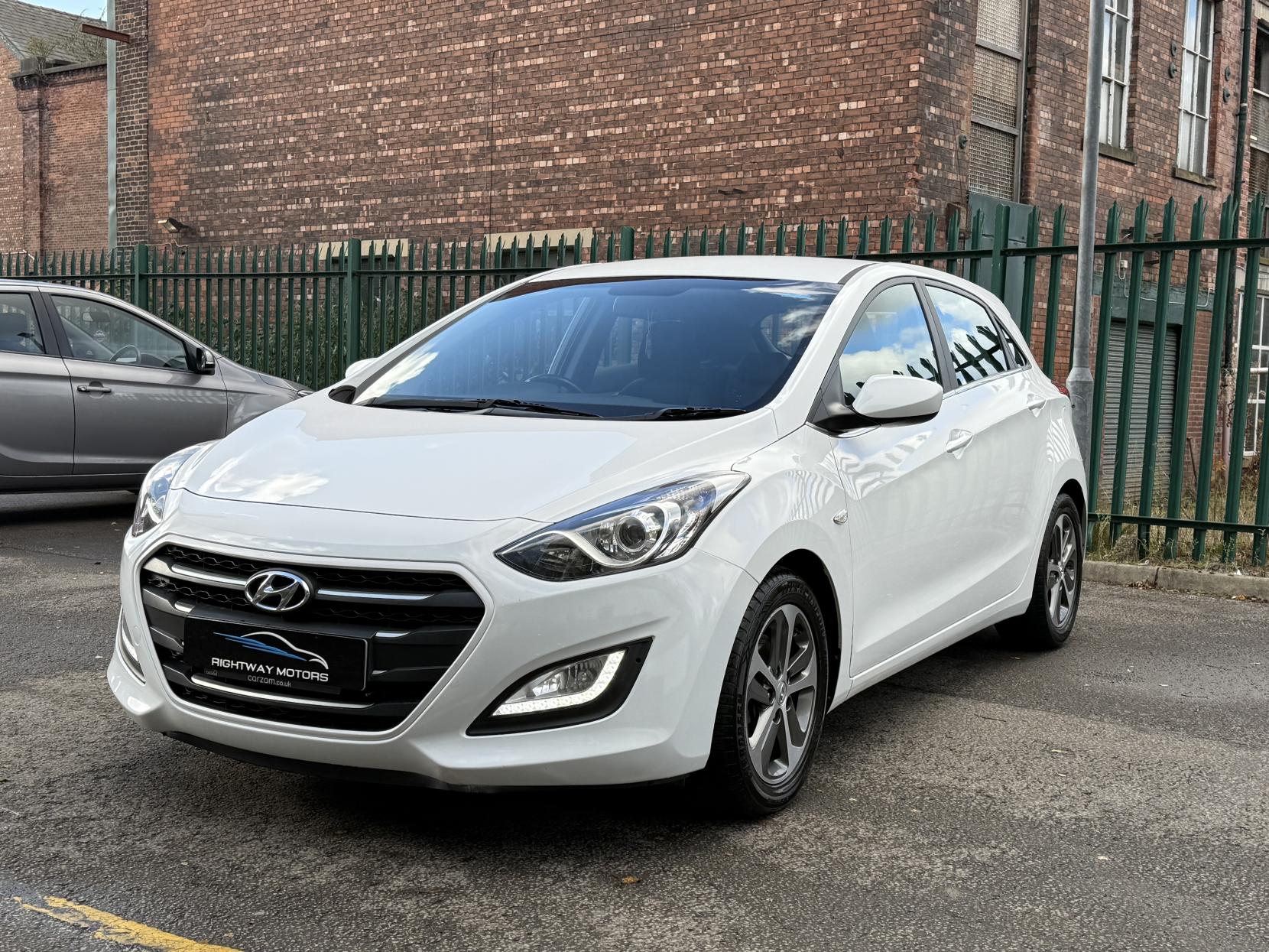 Hyundai i30 1.4 Blue Drive SE Hatchback 5dr Petrol Manual Euro 6 (s/s) (100 ps)