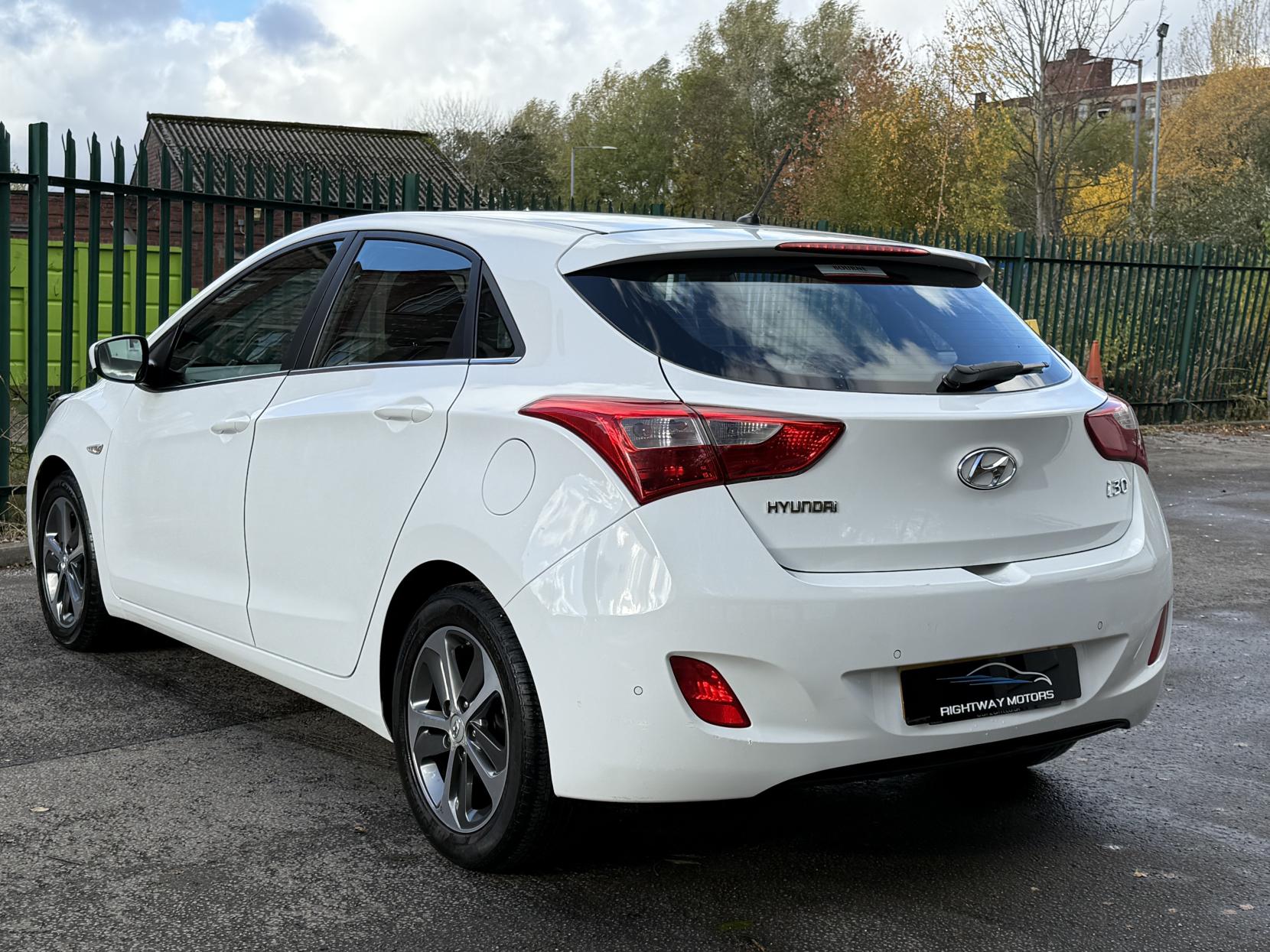 Hyundai i30 1.4 Blue Drive SE Hatchback 5dr Petrol Manual Euro 6 (s/s) (100 ps)