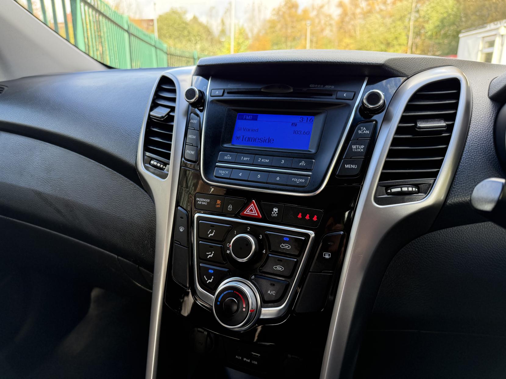 Hyundai i30 1.4 Blue Drive SE Hatchback 5dr Petrol Manual Euro 6 (s/s) (100 ps)