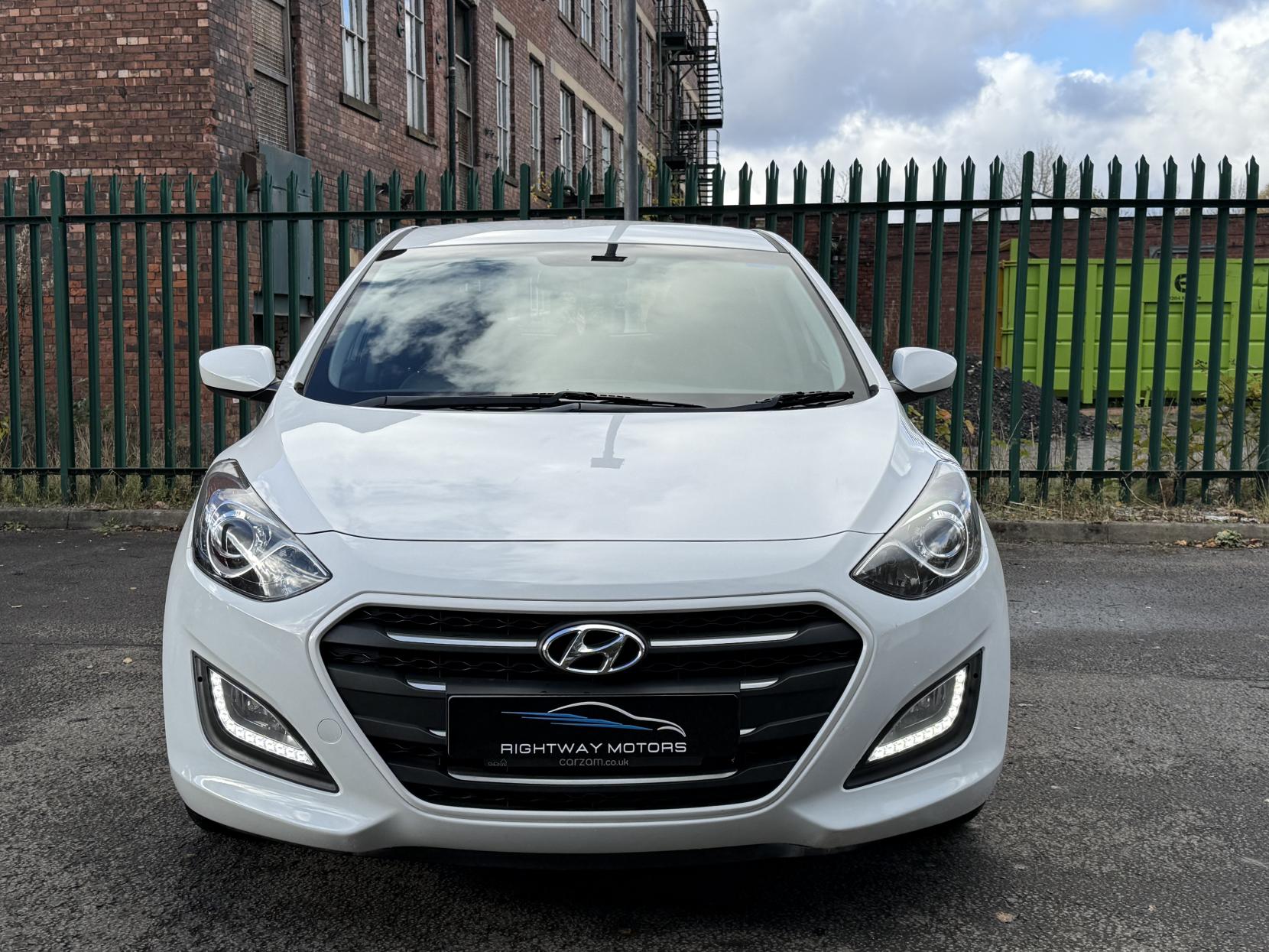 Hyundai i30 1.4 Blue Drive SE Hatchback 5dr Petrol Manual Euro 6 (s/s) (100 ps)