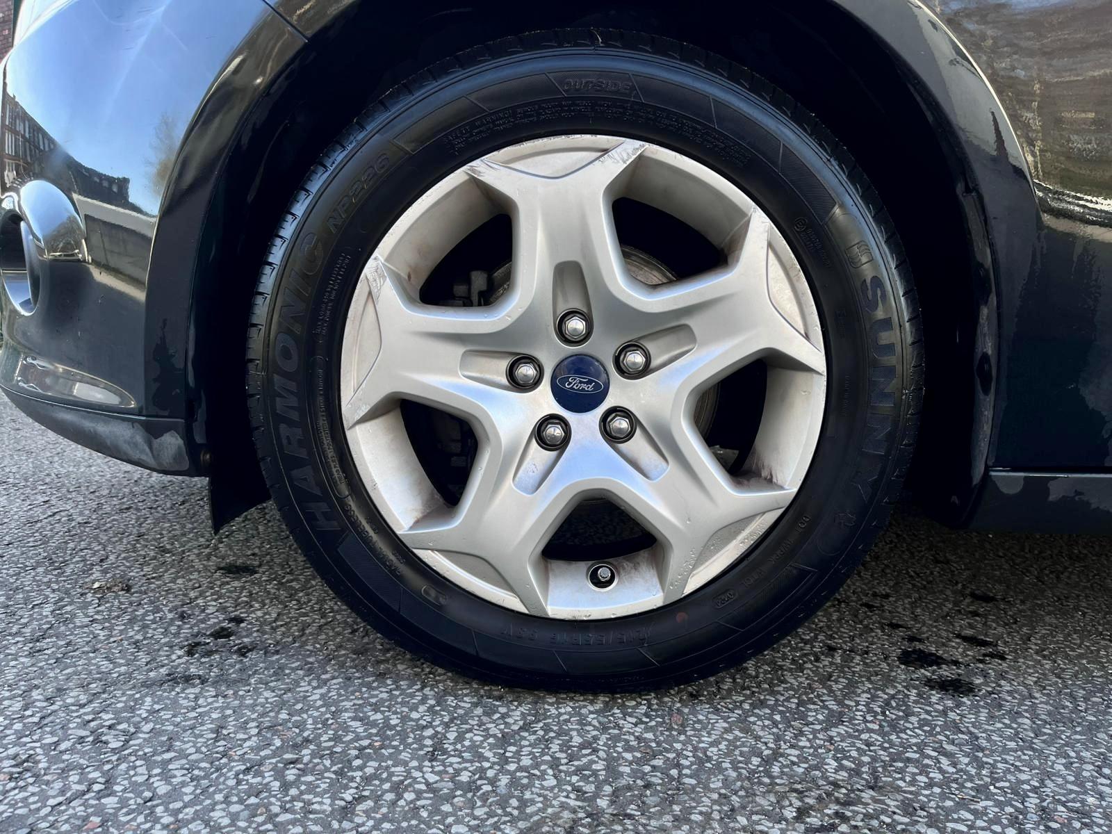 Ford Focus 1.6 Edge Hatchback 5dr Petrol Manual Euro 5 (105 ps)