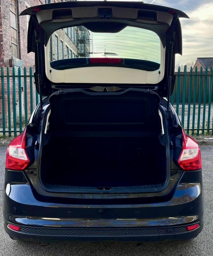 Ford Focus 1.6 Edge Hatchback 5dr Petrol Manual Euro 5 (105 ps)