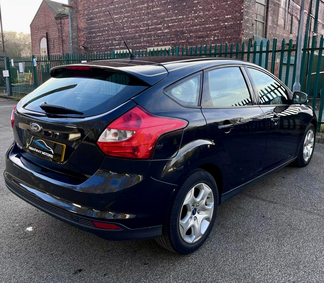 Ford Focus 1.6 Edge Hatchback 5dr Petrol Manual Euro 5 (105 ps)