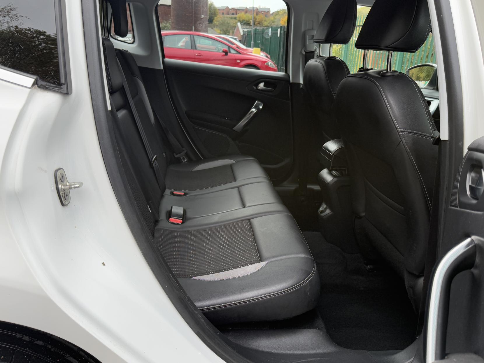 Peugeot 2008 1.6 e-HDi Allure SUV 5dr Diesel EGC Euro 5 (s/s) (92 ps)