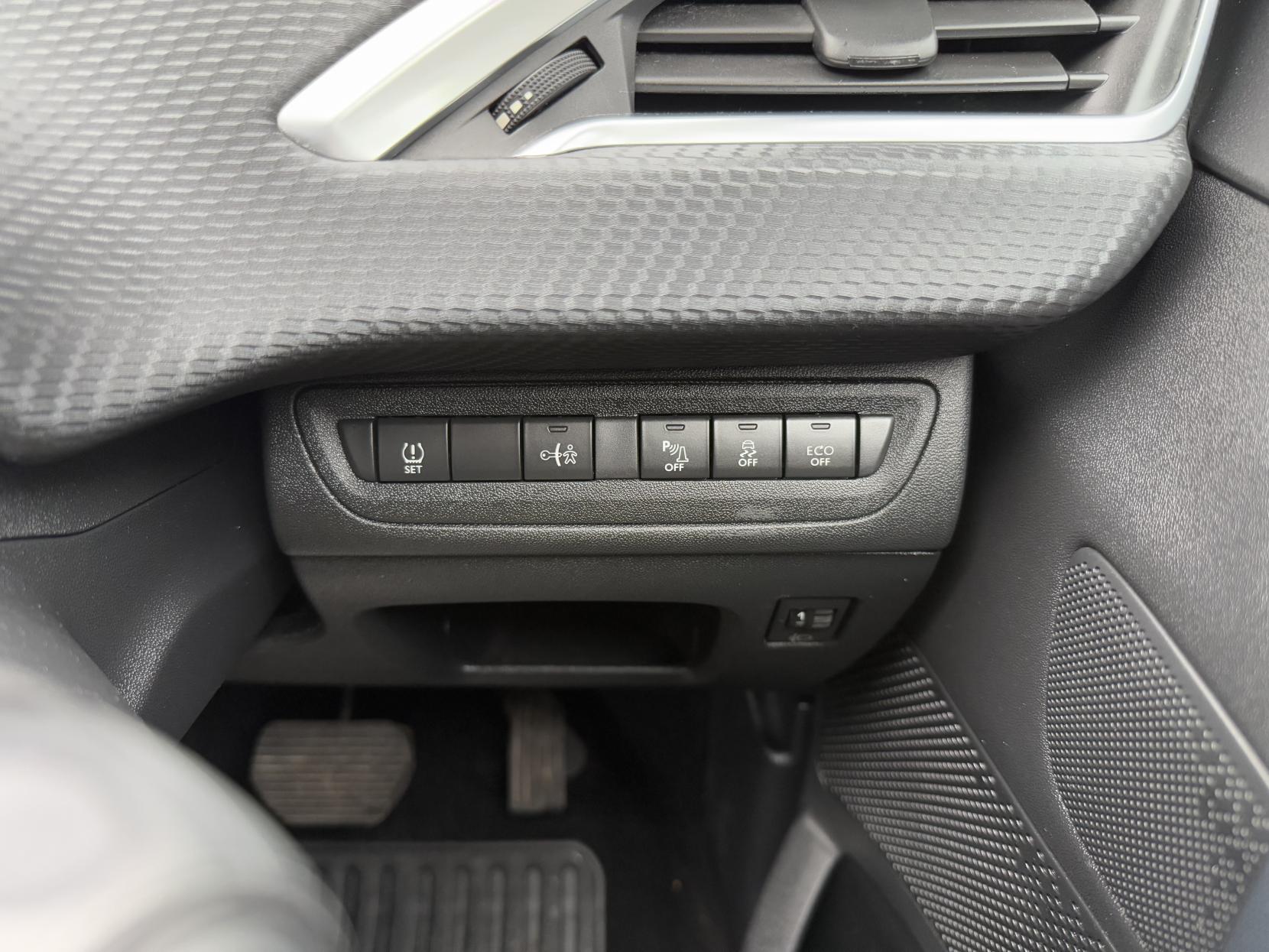 Peugeot 2008 1.6 e-HDi Allure SUV 5dr Diesel EGC Euro 5 (s/s) (92 ps)