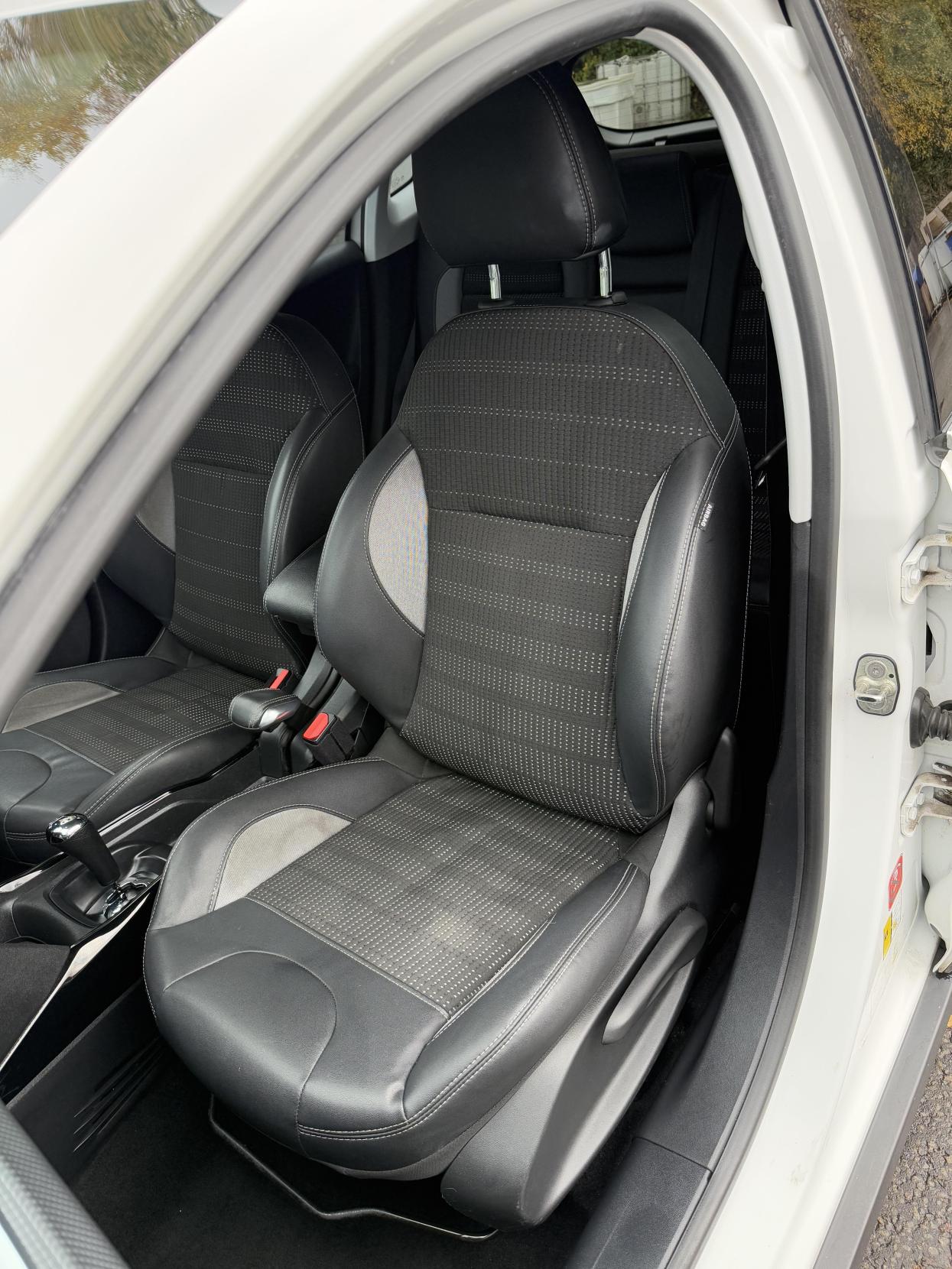 Peugeot 2008 1.6 e-HDi Allure SUV 5dr Diesel EGC Euro 5 (s/s) (92 ps)