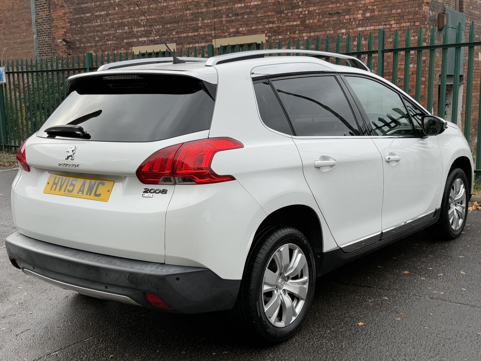 Peugeot 2008 1.6 e-HDi Allure SUV 5dr Diesel EGC Euro 5 (s/s) (92 ps)