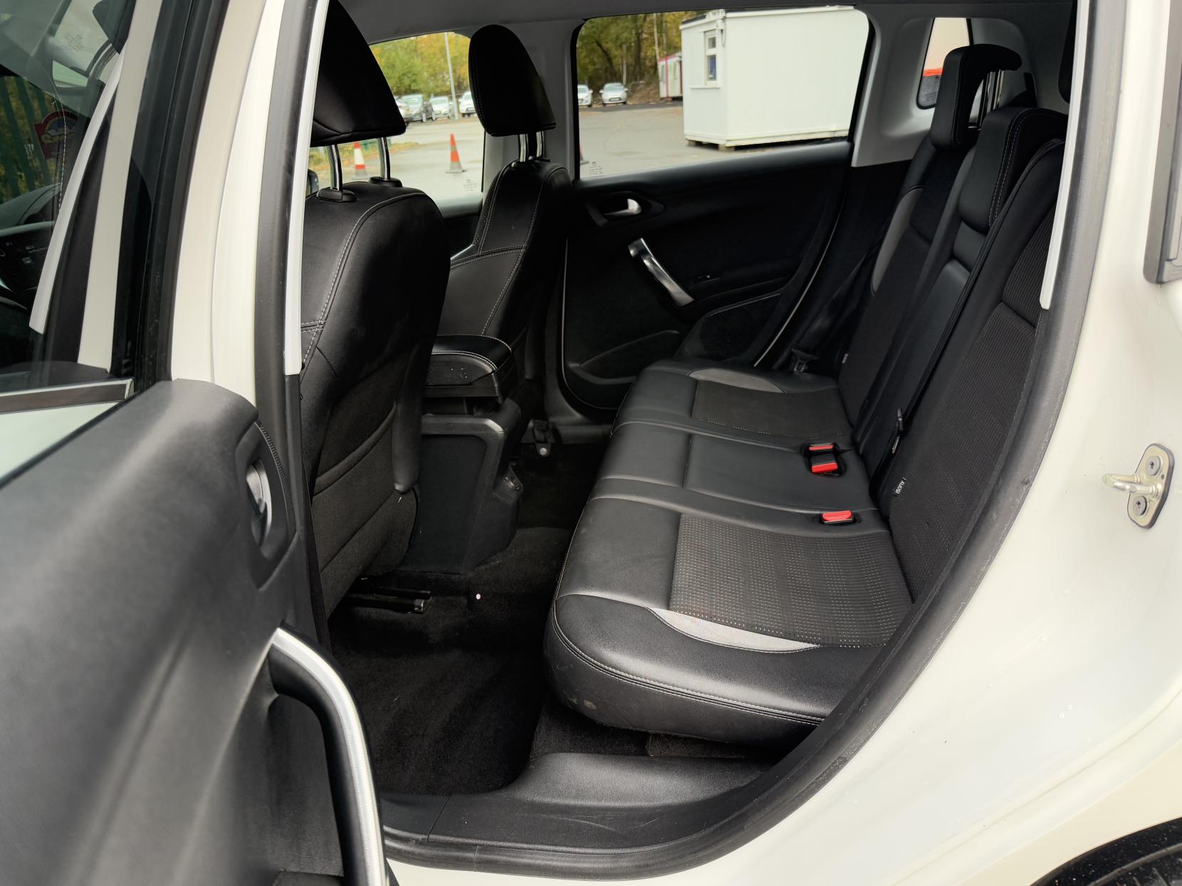 Peugeot 2008 1.6 e-HDi Allure SUV 5dr Diesel EGC Euro 5 (s/s) (92 ps)