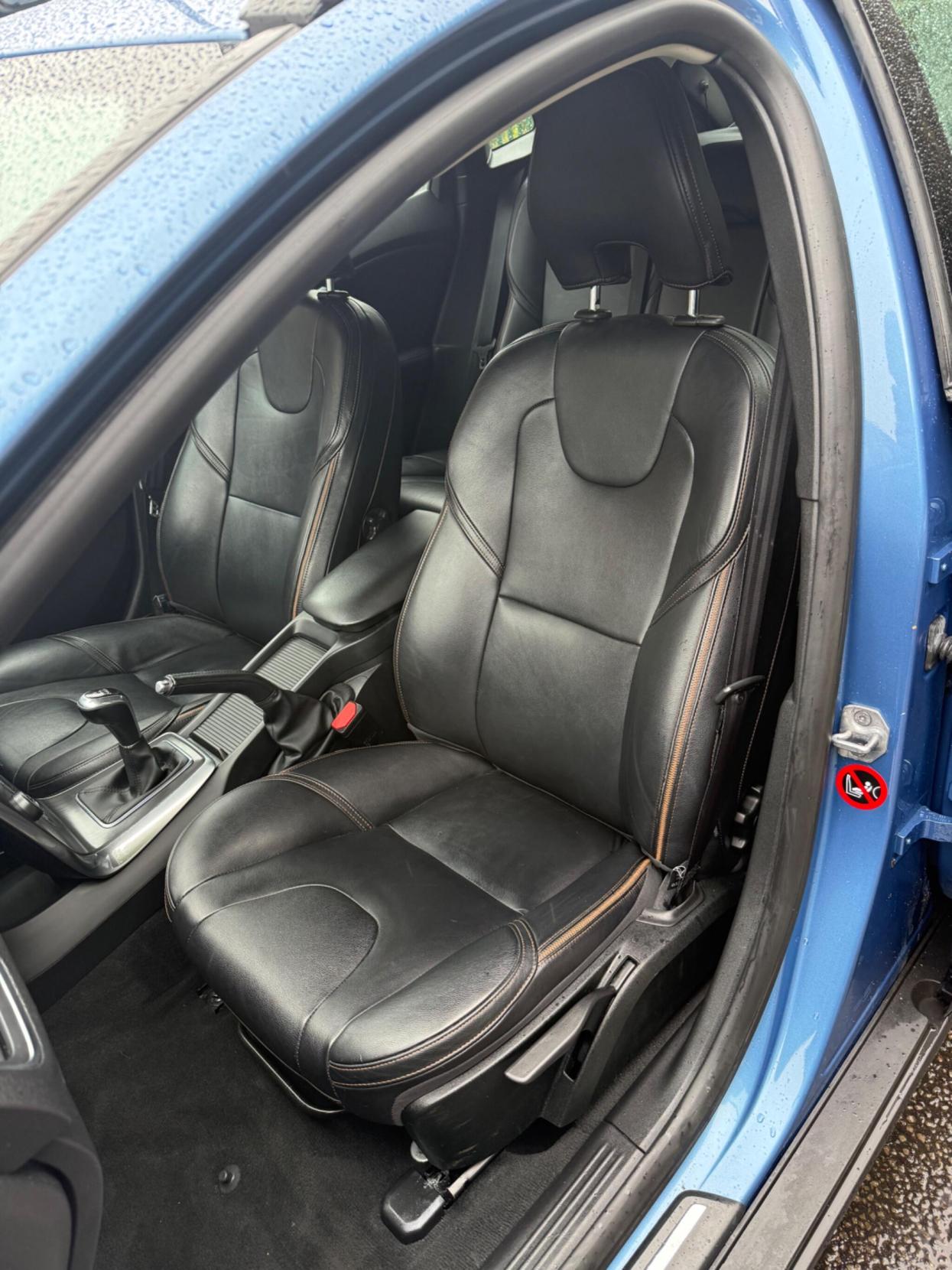 Volvo V40 Cross Country 2.0 D4 SE Nav Euro 6 (s/s) 5dr