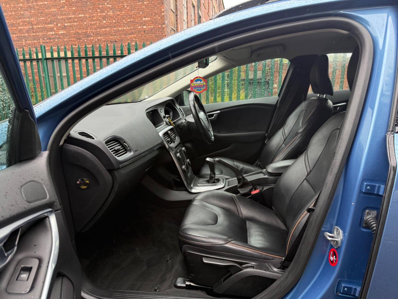 Volvo V40 Cross Country 2.0 D4 SE Nav Euro 6 (s/s) 5dr