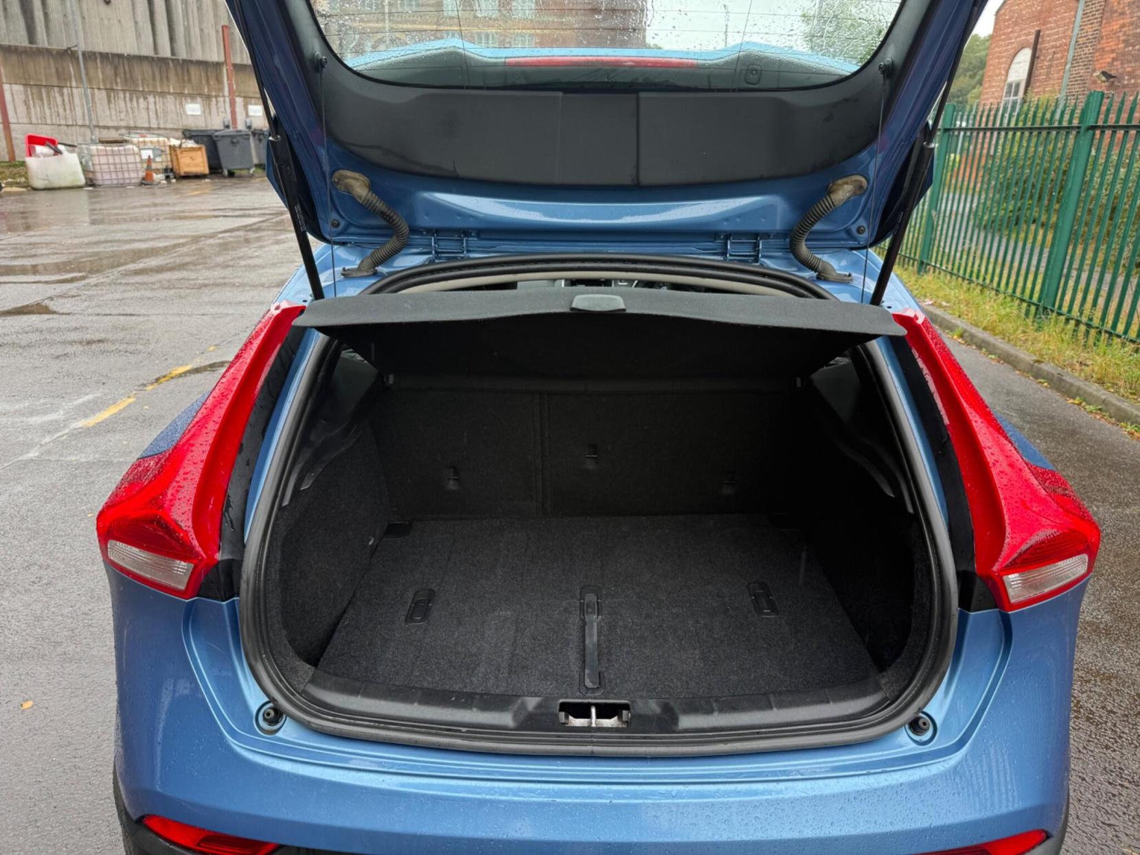 Volvo V40 Cross Country 2.0 D4 SE Nav Euro 6 (s/s) 5dr