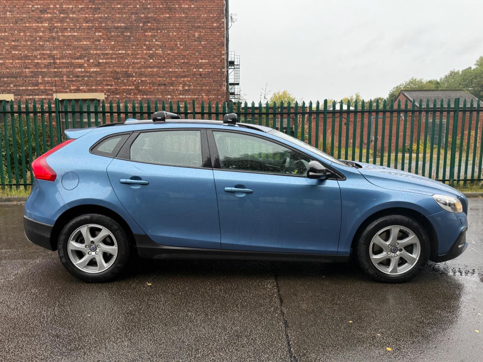 Volvo V40 Cross Country 2.0 D4 SE Nav Euro 6 (s/s) 5dr