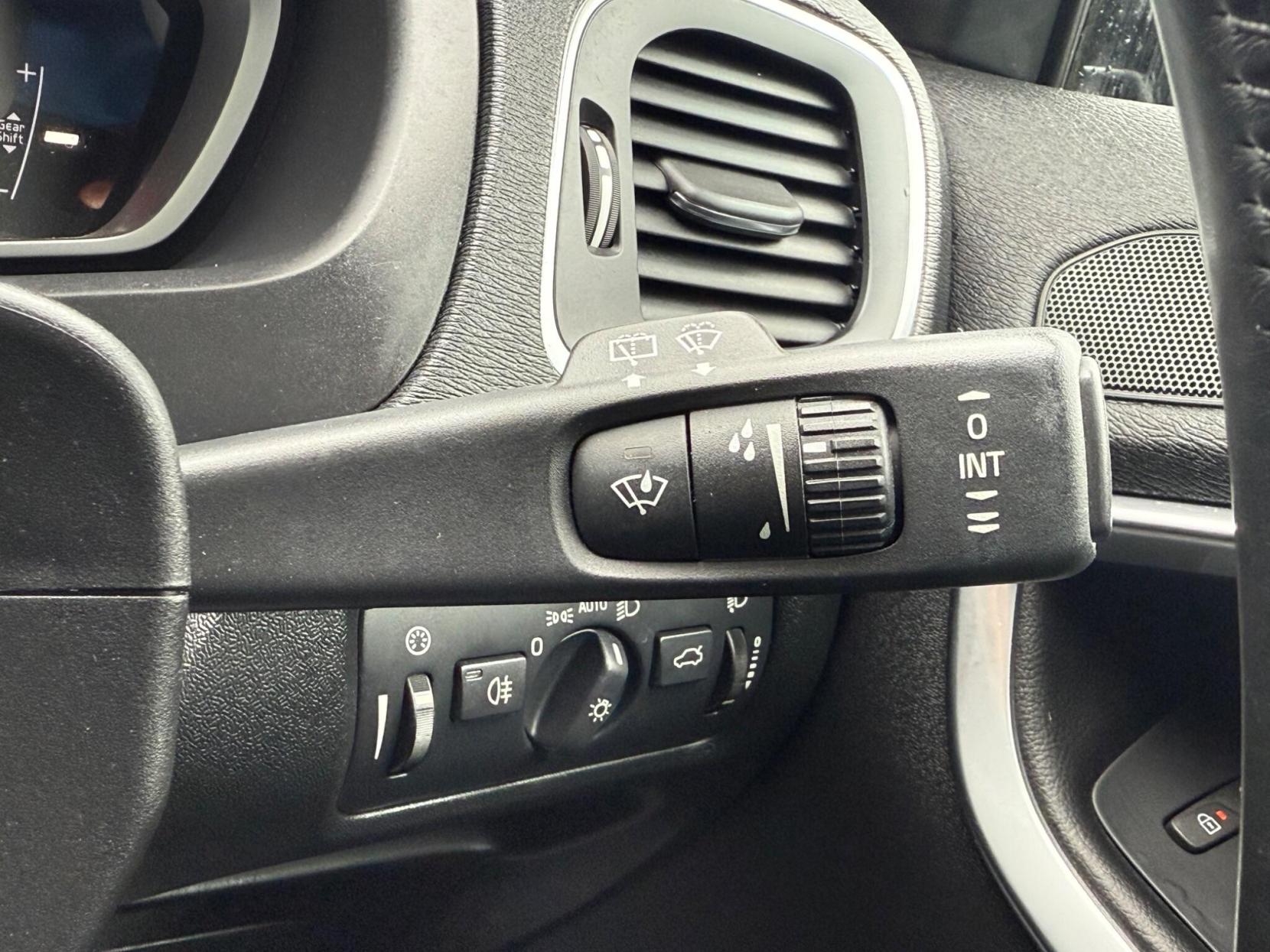 Volvo V40 Cross Country 2.0 D4 SE Nav Euro 6 (s/s) 5dr