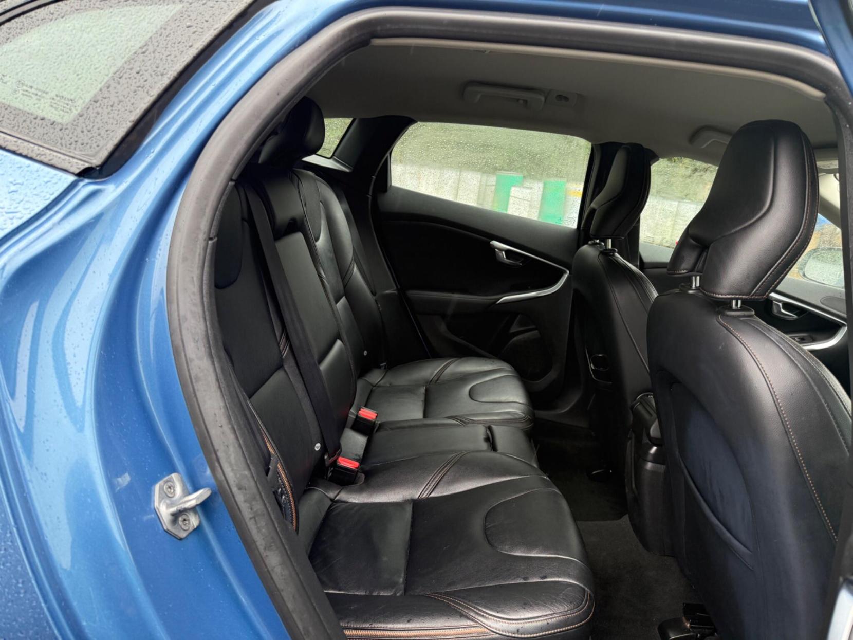 Volvo V40 Cross Country 2.0 D4 SE Nav Euro 6 (s/s) 5dr