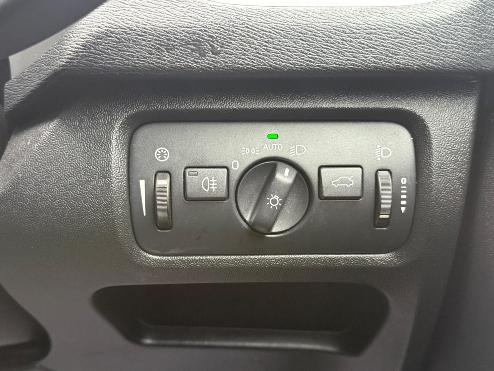 Volvo V40 Cross Country 2.0 D4 SE Nav Euro 6 (s/s) 5dr